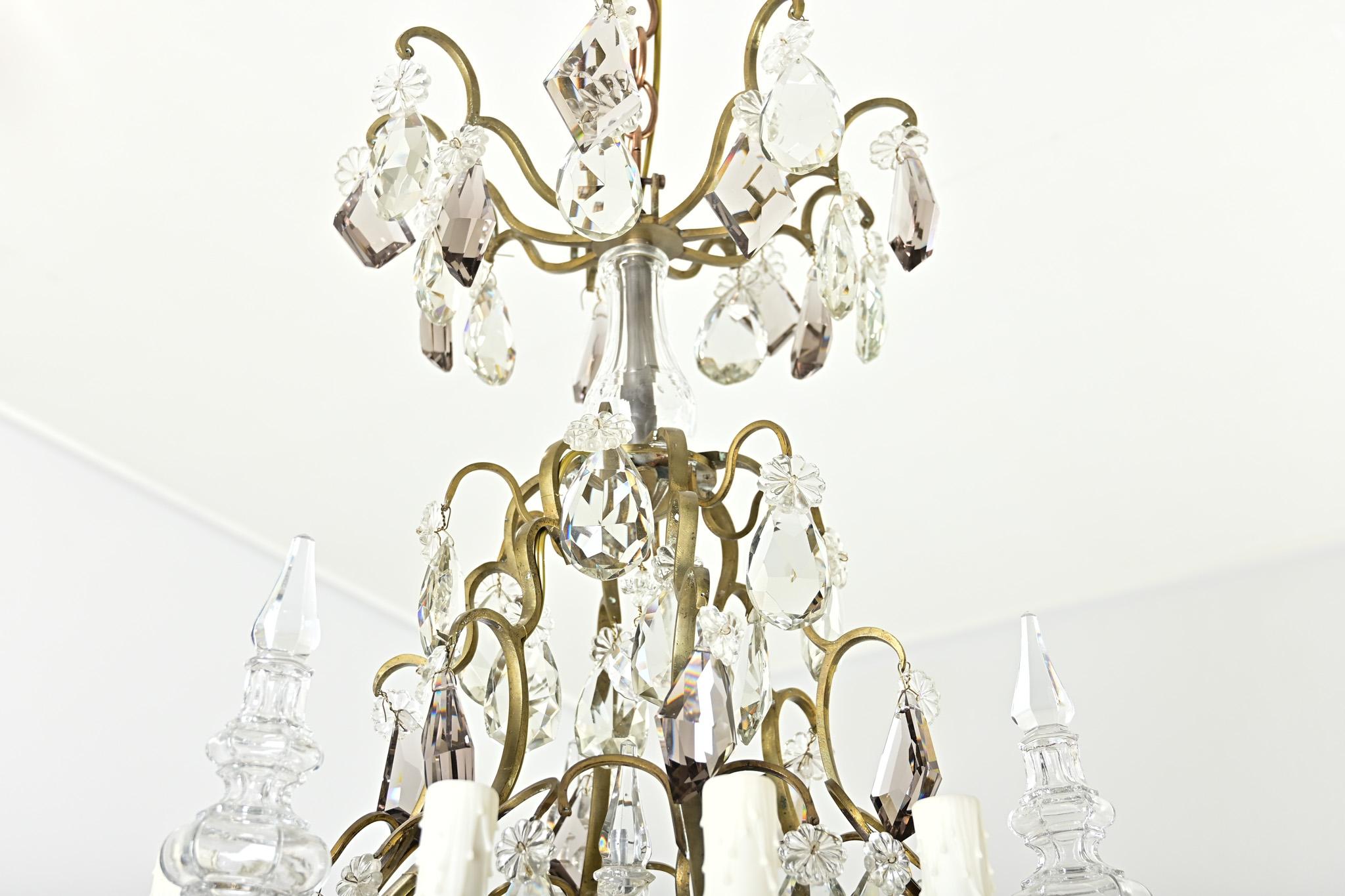 French 19th Century Brass & Crystal Chandelier In condizioni buone in vendita a Baton Rouge, LA