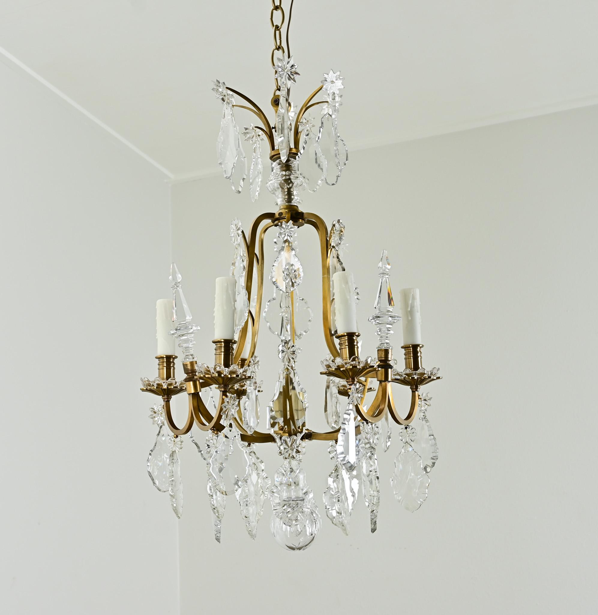 Lampadario francese del XIX secolo in ottone e cristallo in vendita 1