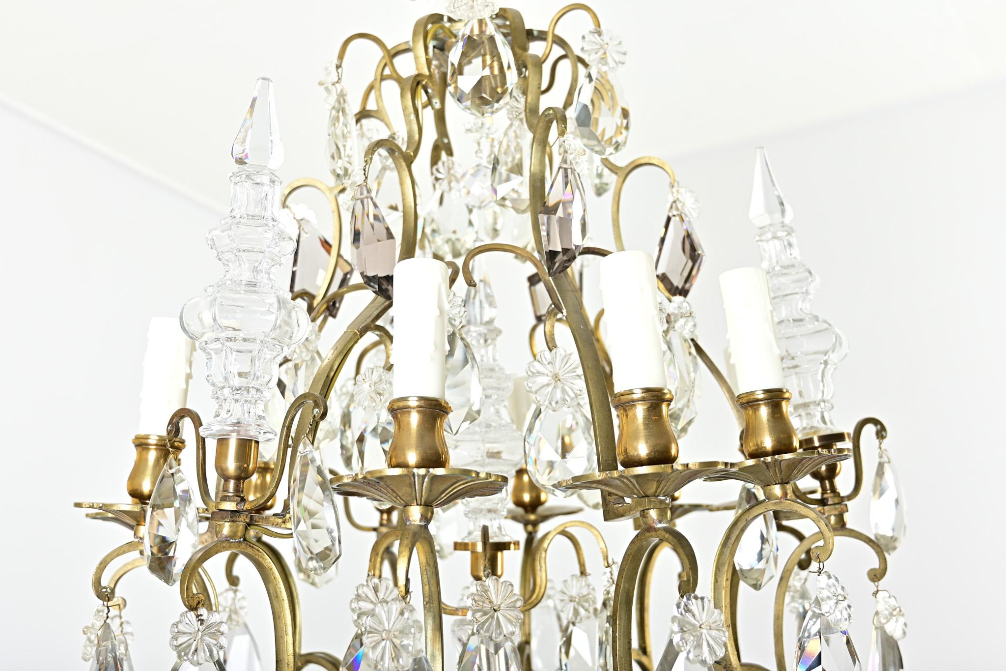 French 19th Century Brass & Crystal Chandelier in vendita 1
