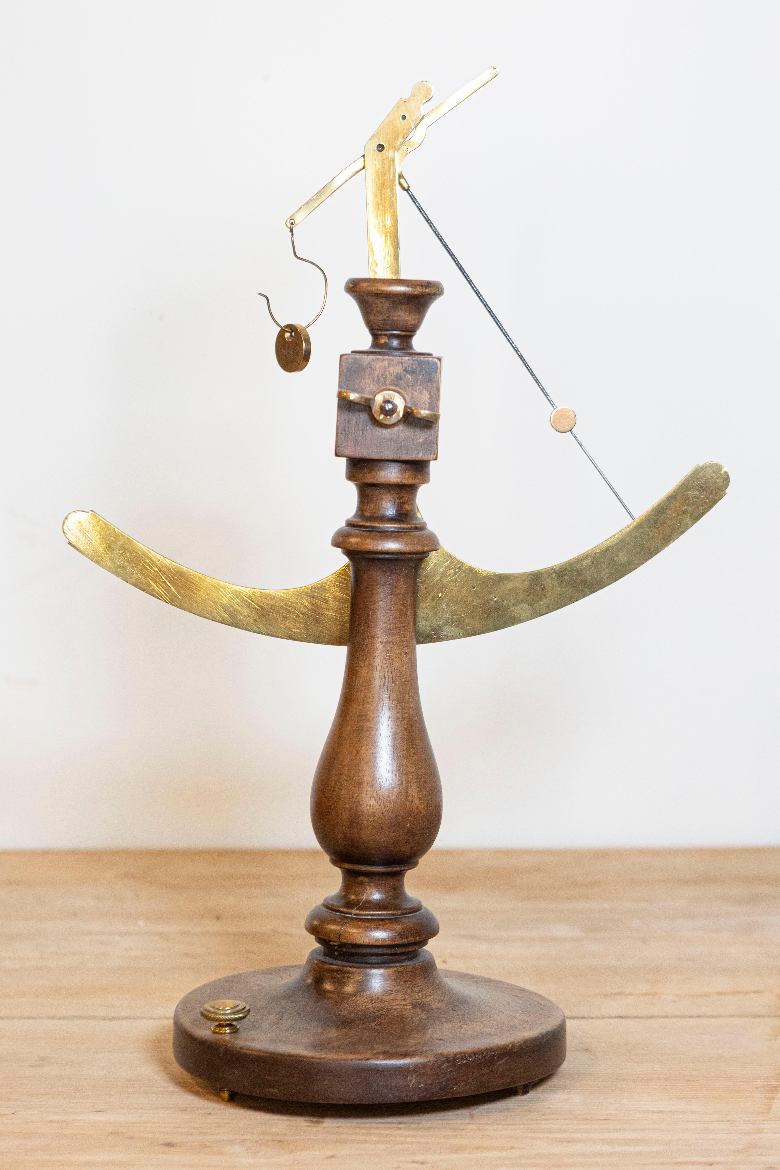 XIXe siècle Échantillon en laiton du 19ème siècle sur base en bois de la Maison Piat en vente