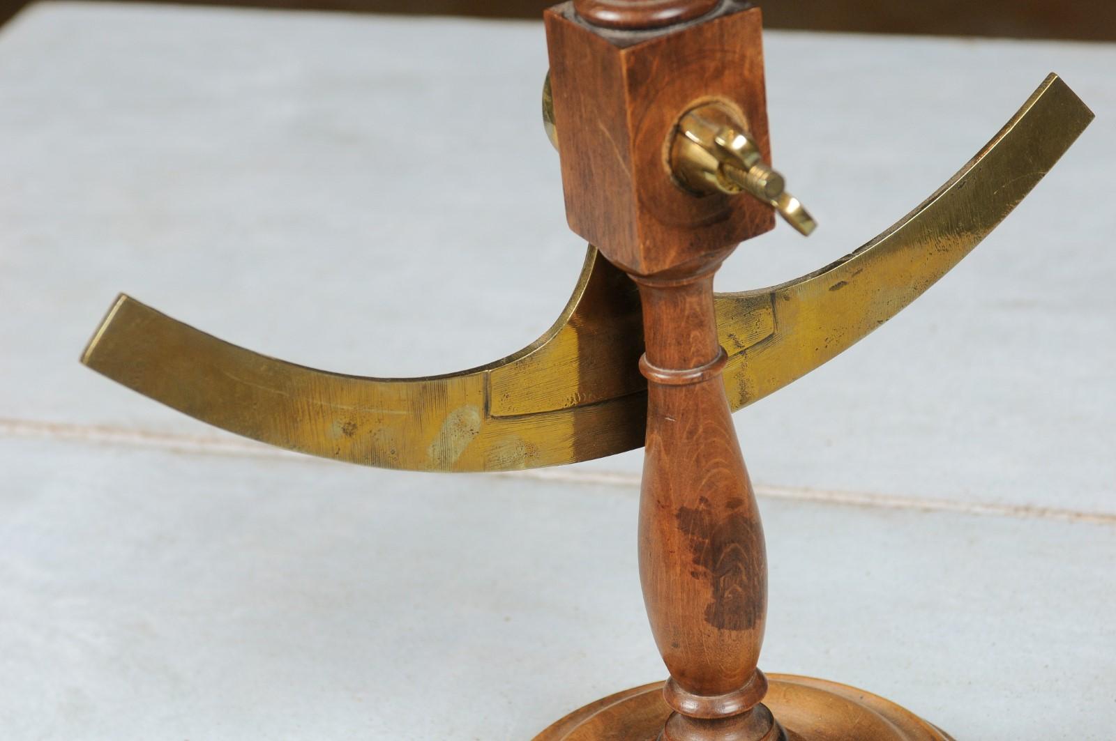 Bilancia francese del XIX secolo in ottone su base di legno firmata Robert A Vienne 6