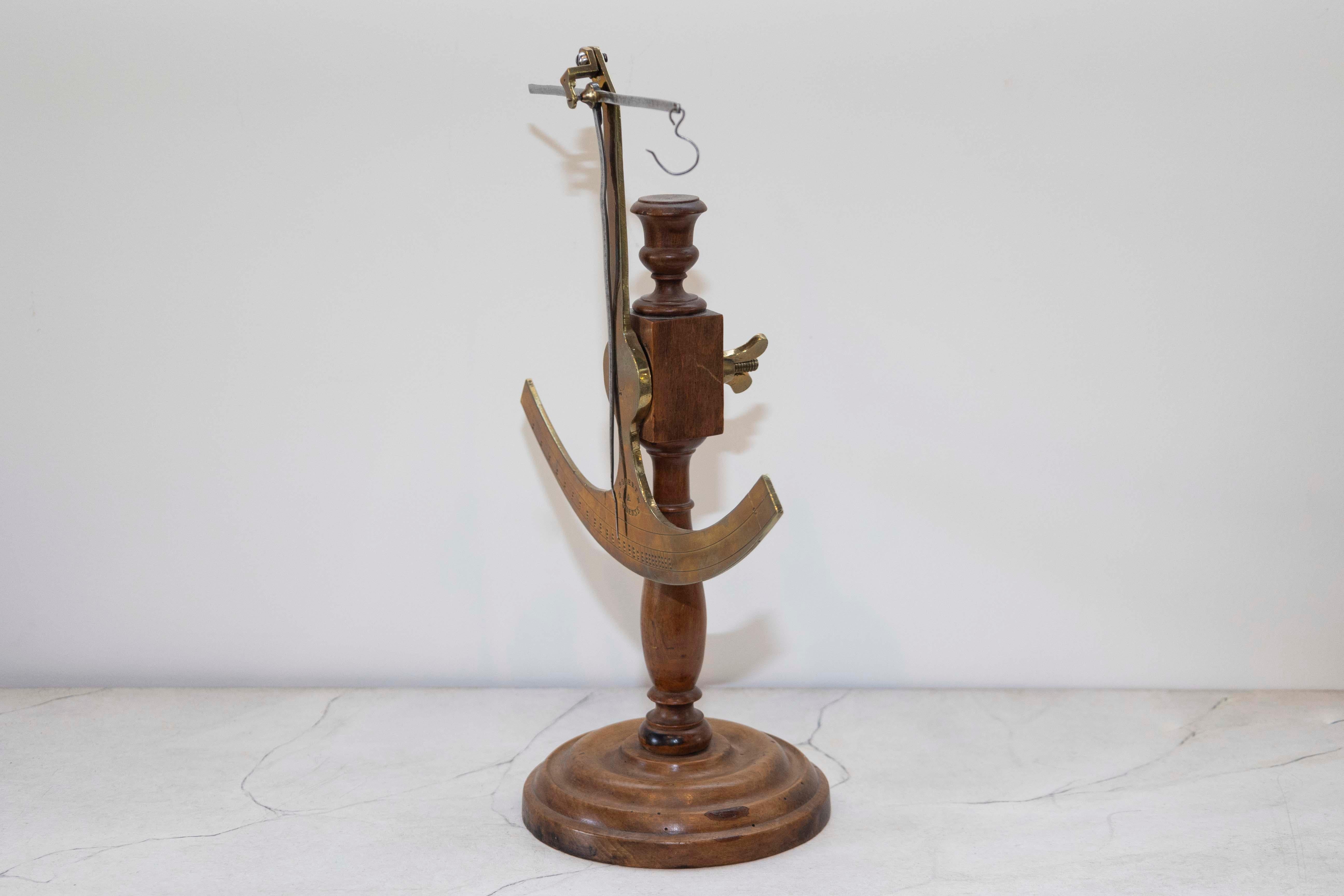 Français Échantillon français du 19ème siècle en laiton sur base en bois signé Robert A Vienne en vente