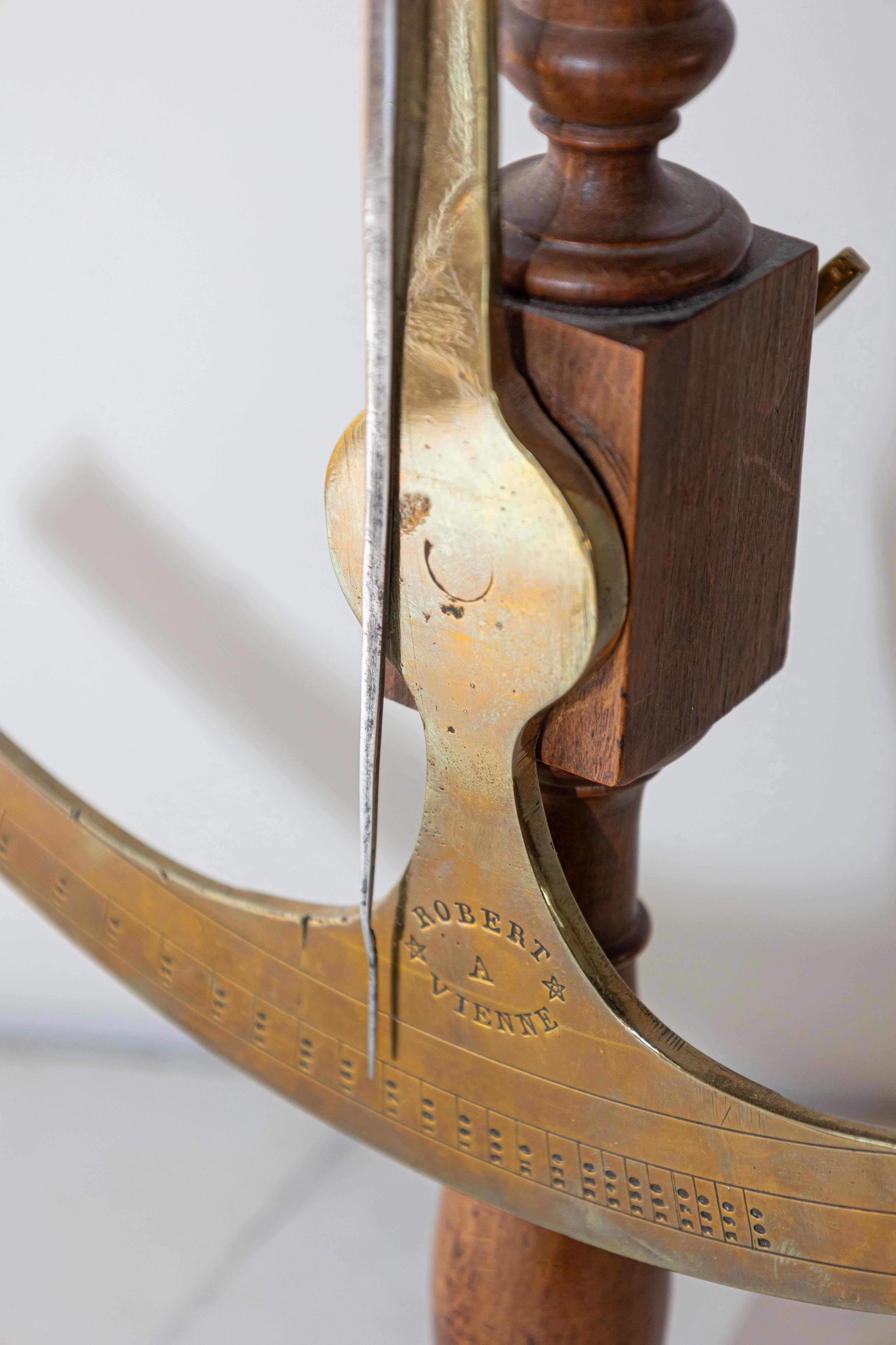 XIXe siècle Échantillon français du 19ème siècle en laiton sur base en bois signé Robert A Vienne en vente