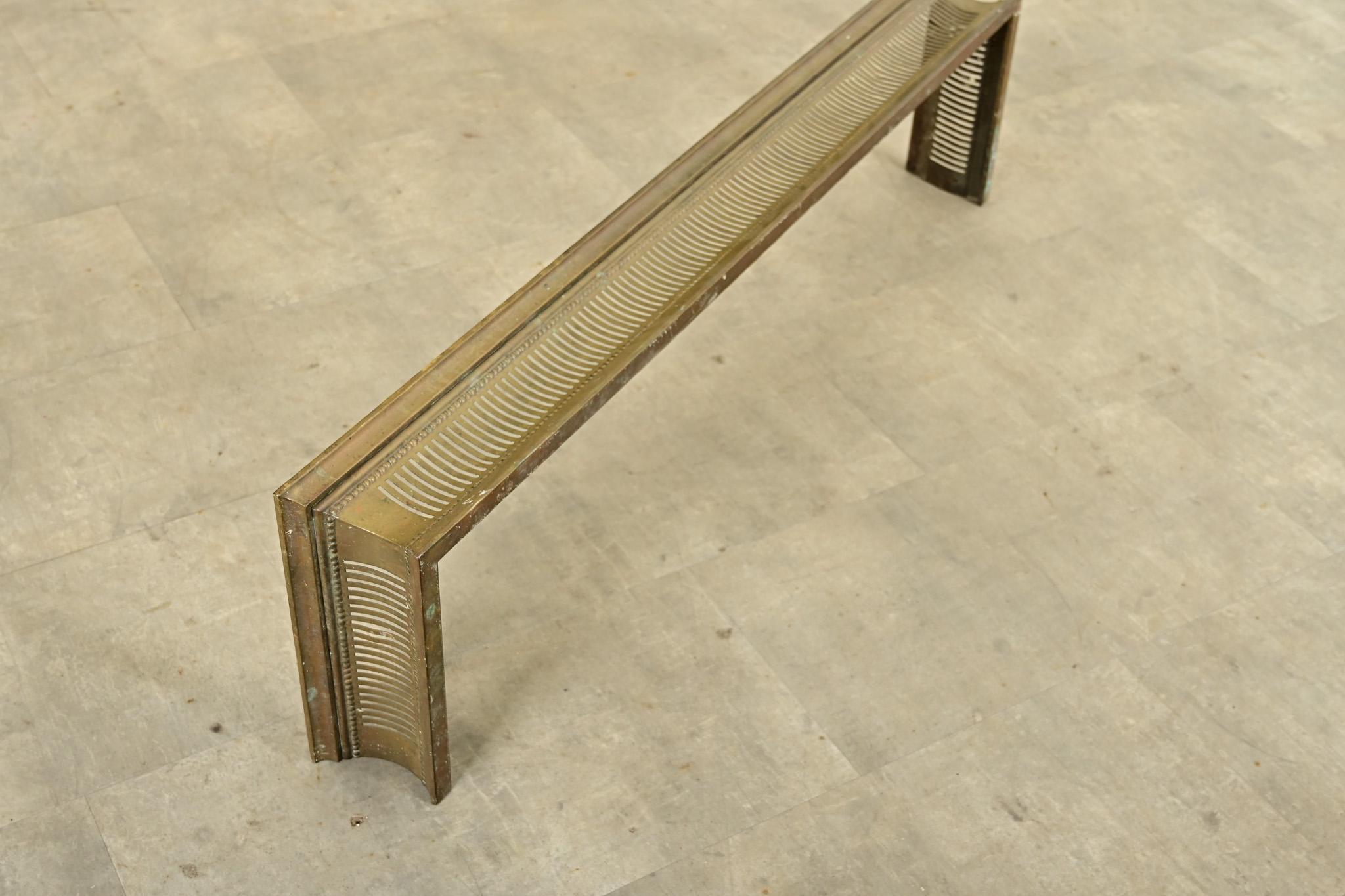 Parafuoco francese in ottone del XIX secolo 2