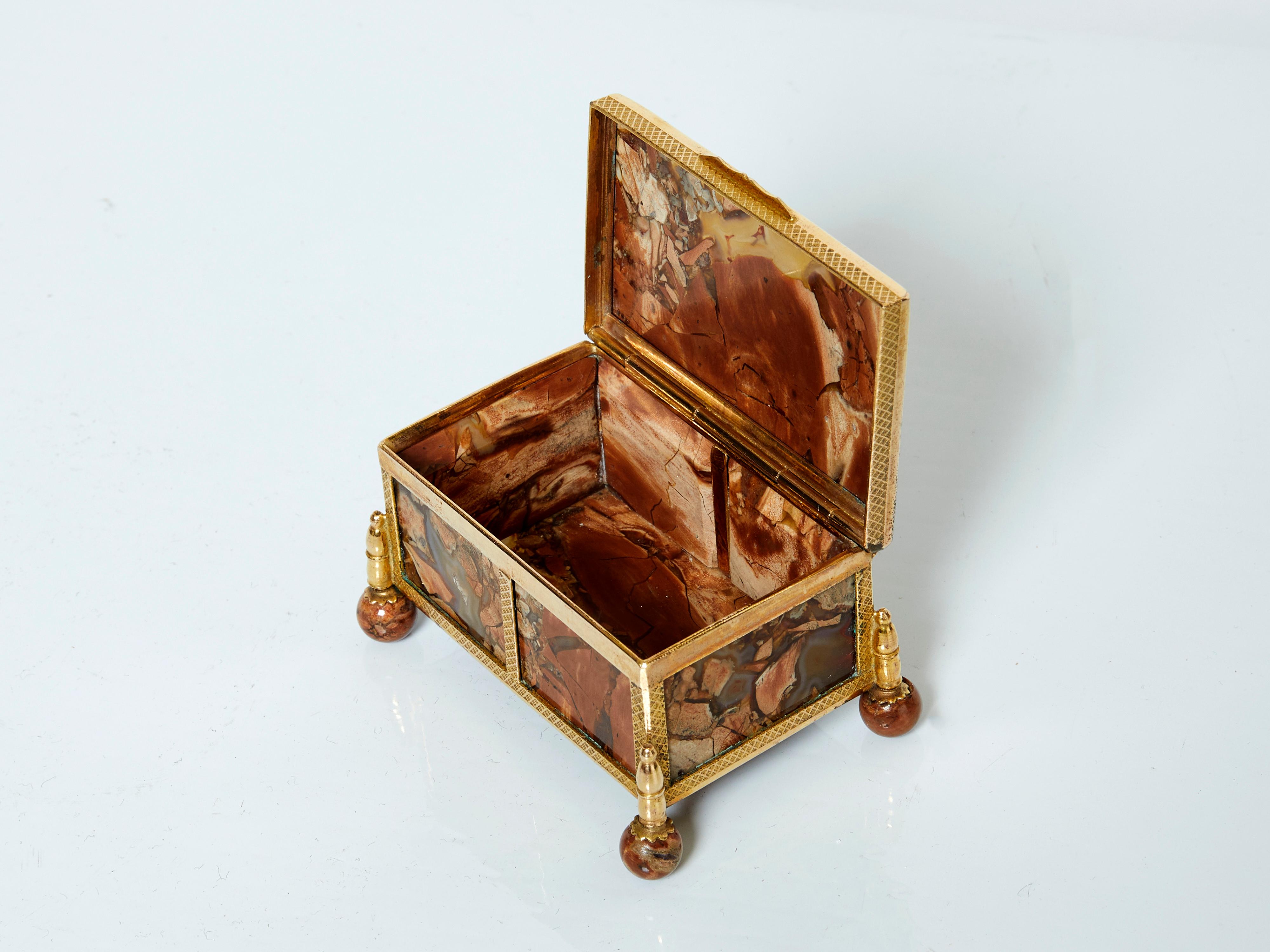 Boîte à bijoux Napoléon III en laiton et pierre d'agate rouge du 19ème siècle. Bon état - En vente à Paris, IDF