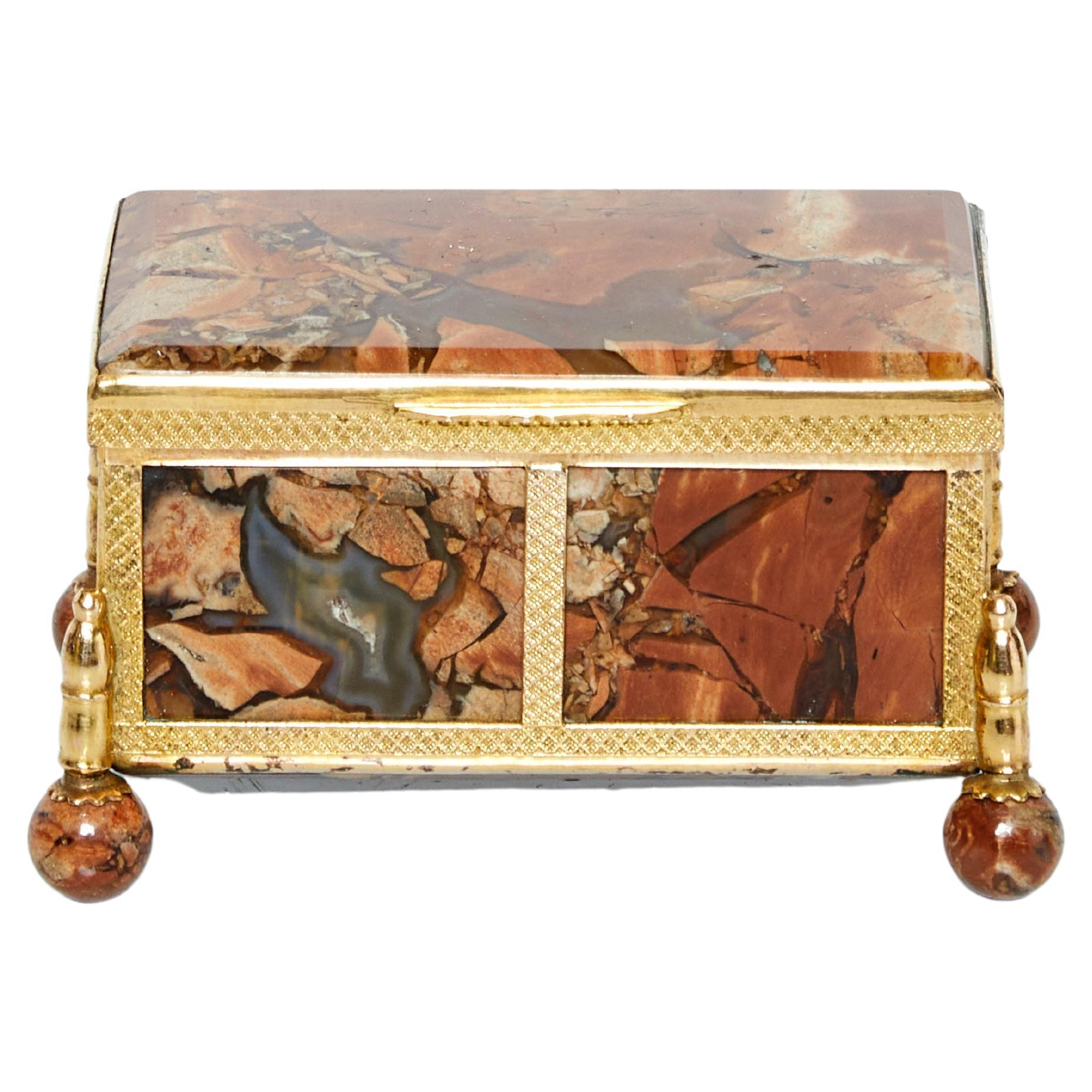 Boîte à bijoux Napoléon III en laiton et pierre d'agate rouge du 19ème siècle. en vente