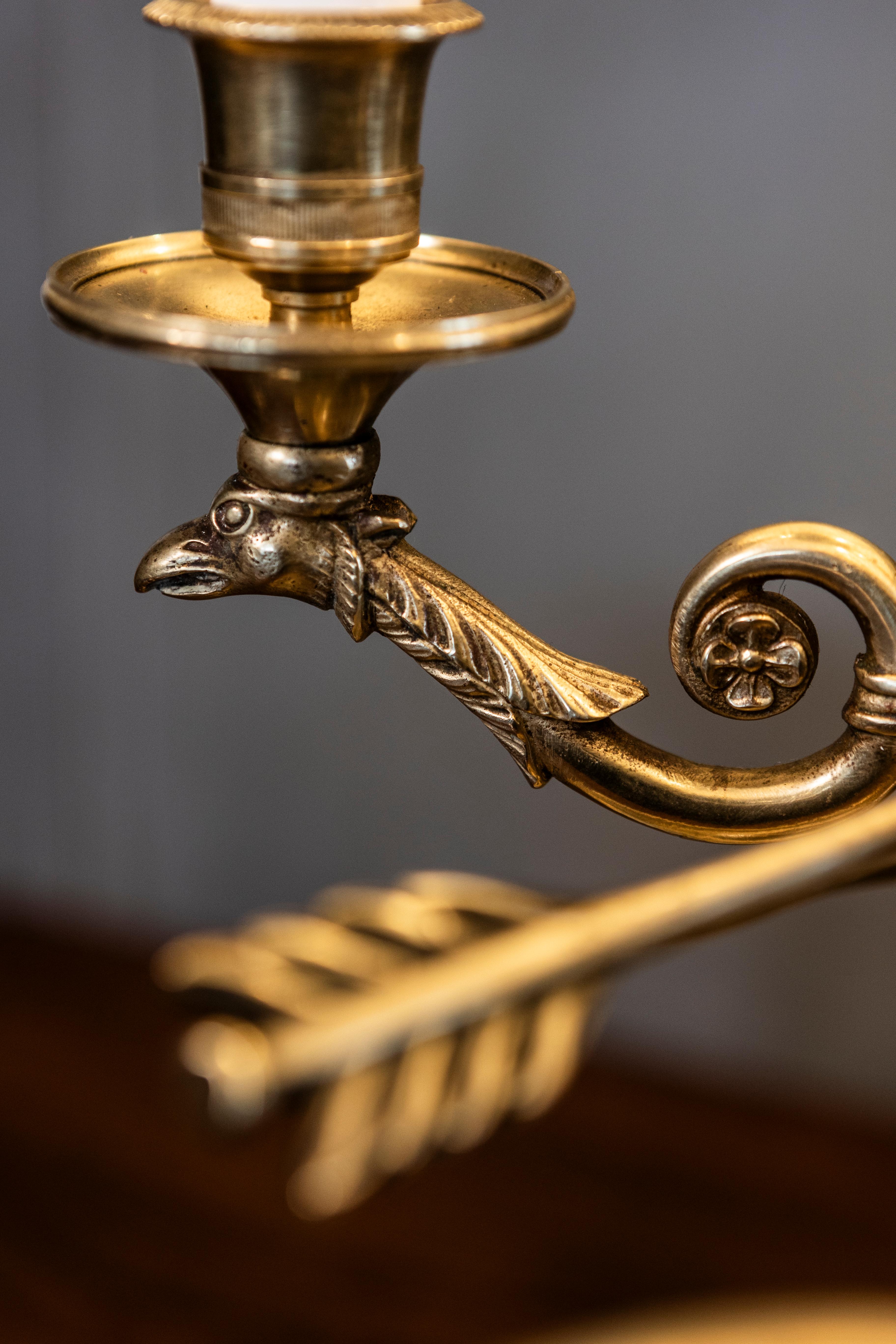 French 19th Century Brass Three-Lights Bouillotte Table Lamp with Bird Motifs For Sale 2