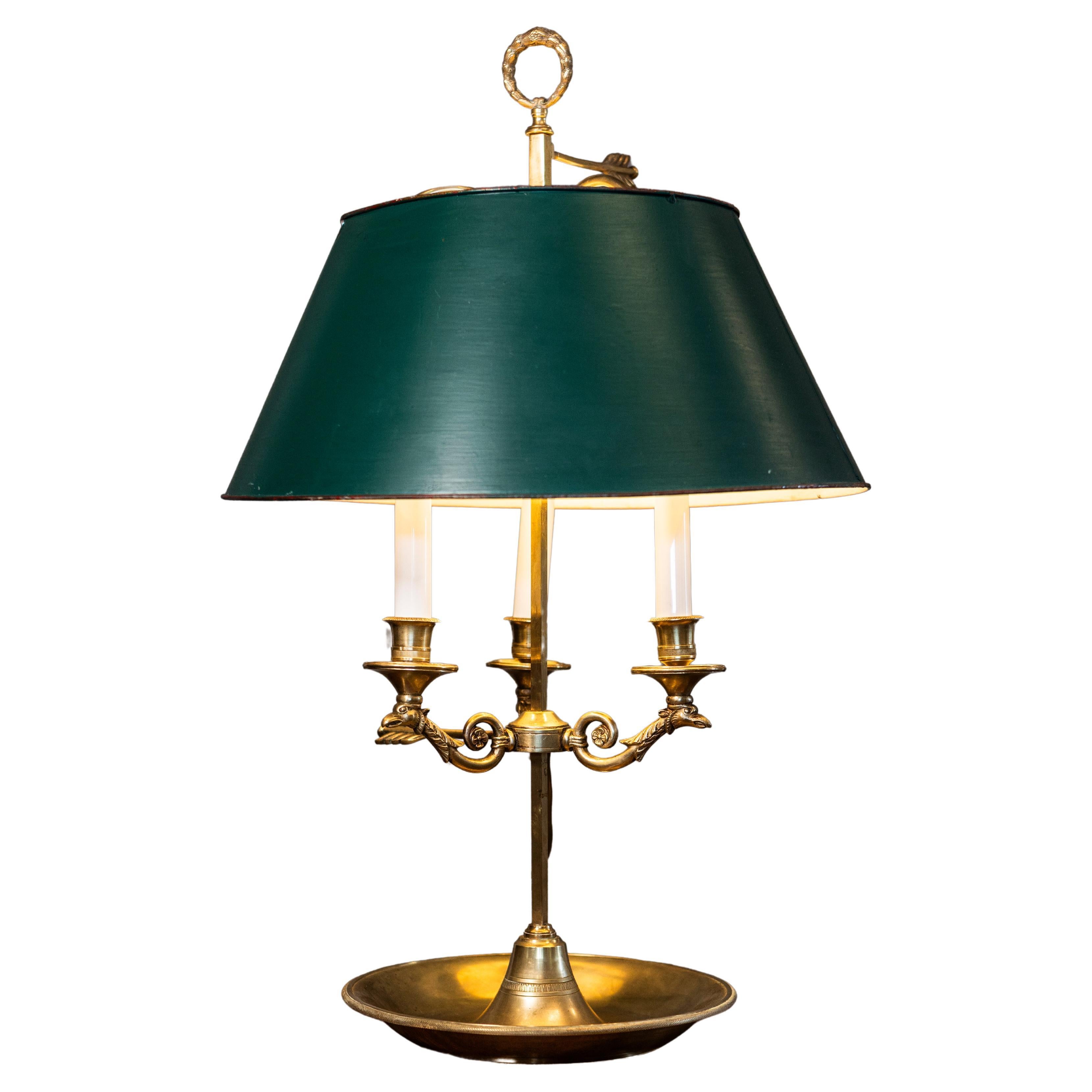 Lampe de table Bouillotte à trois lumières en laiton à motifs d'oiseaux du XIXe siècle