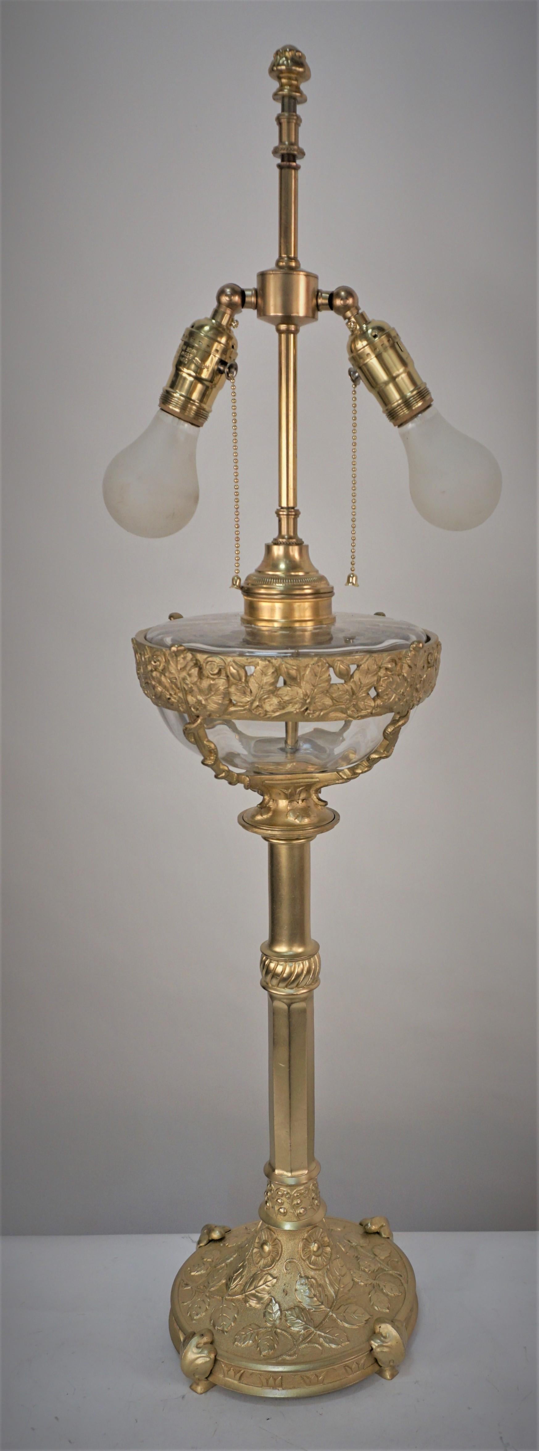 Lampe de bureau française du XIXe siècle en bronze et cristal en vente 1