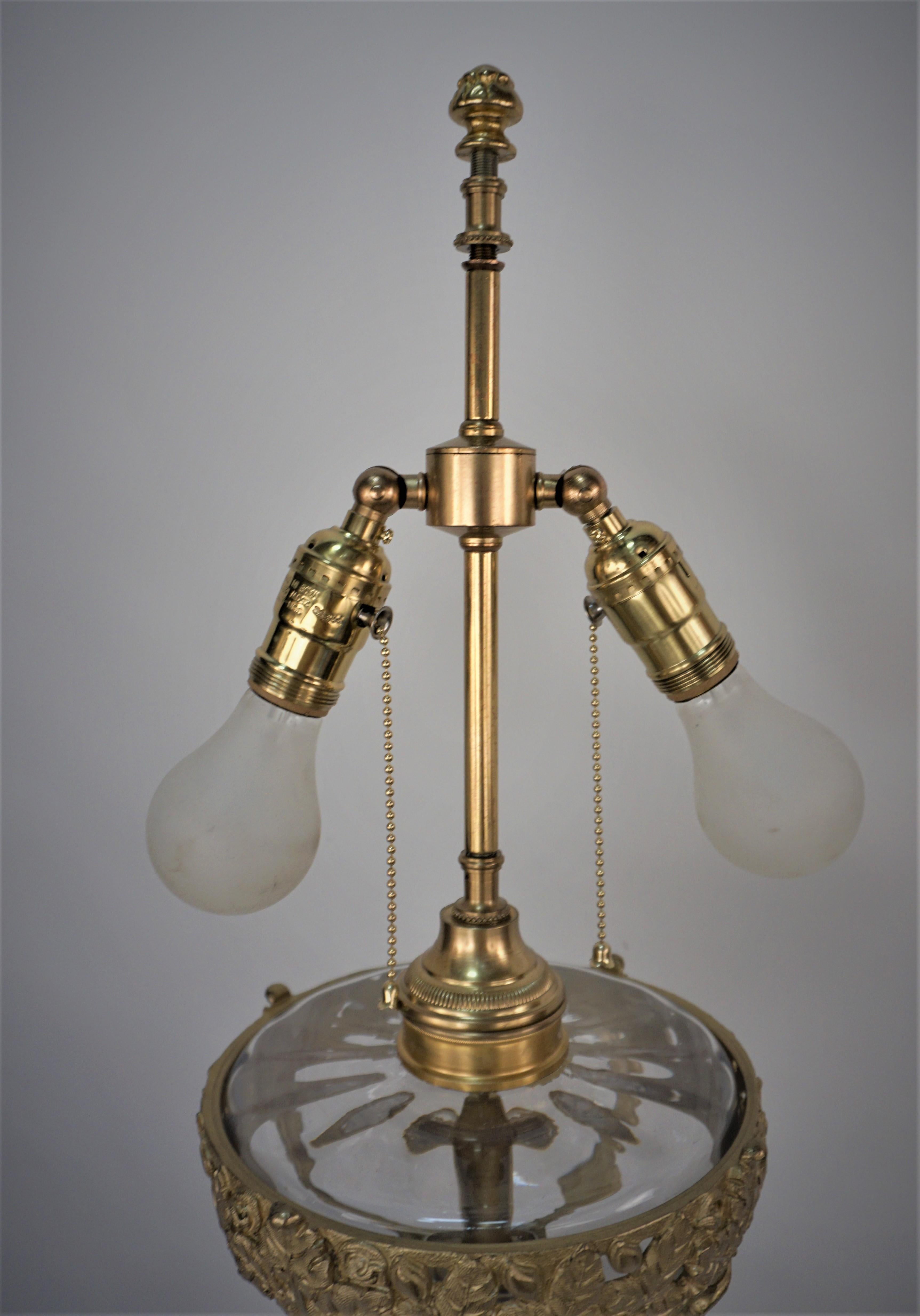 French 19th Century Bronze and Crystal Table Lamp For Sale 4