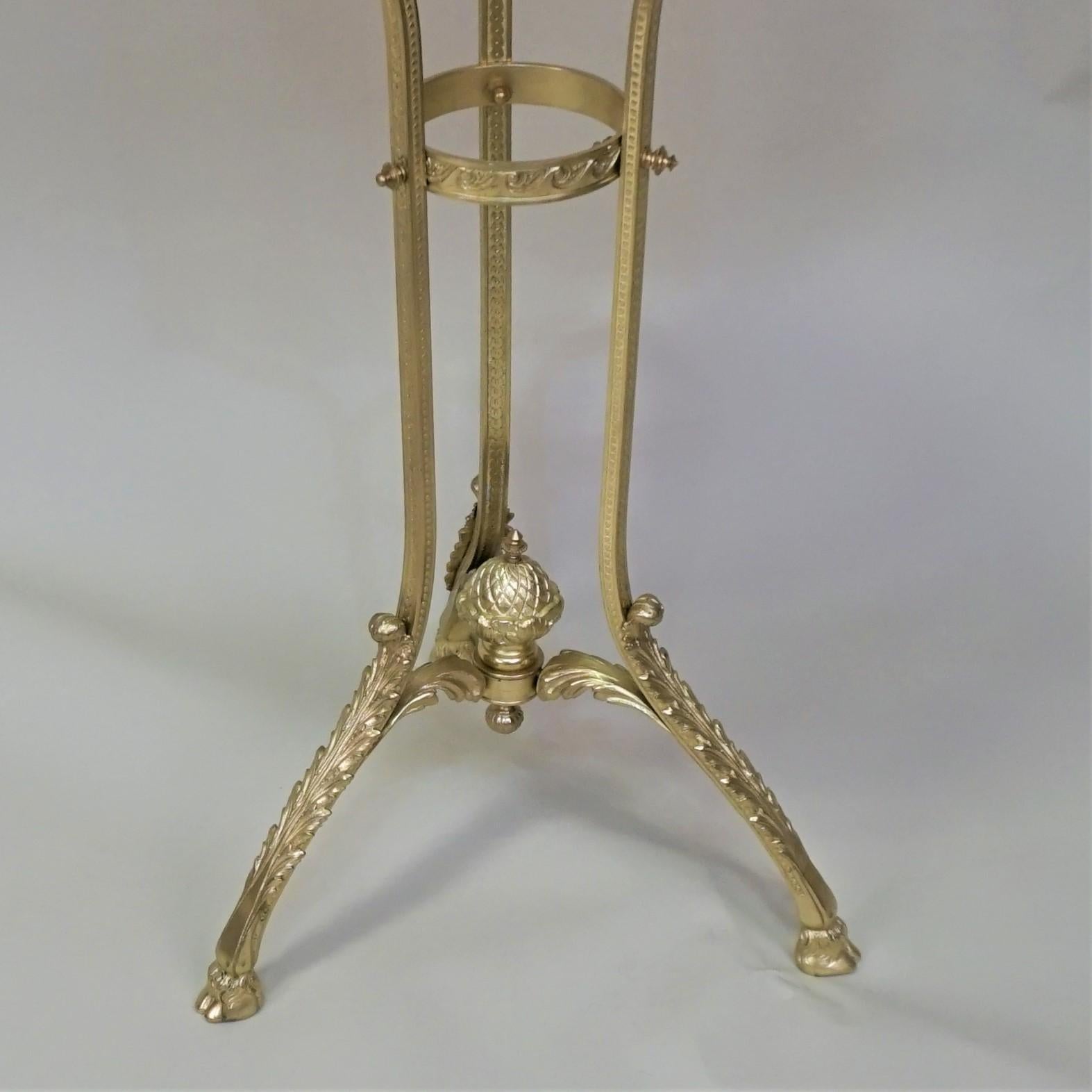 Empire Table/table de chevet française du 19ème siècle en bronze et onyx en vente