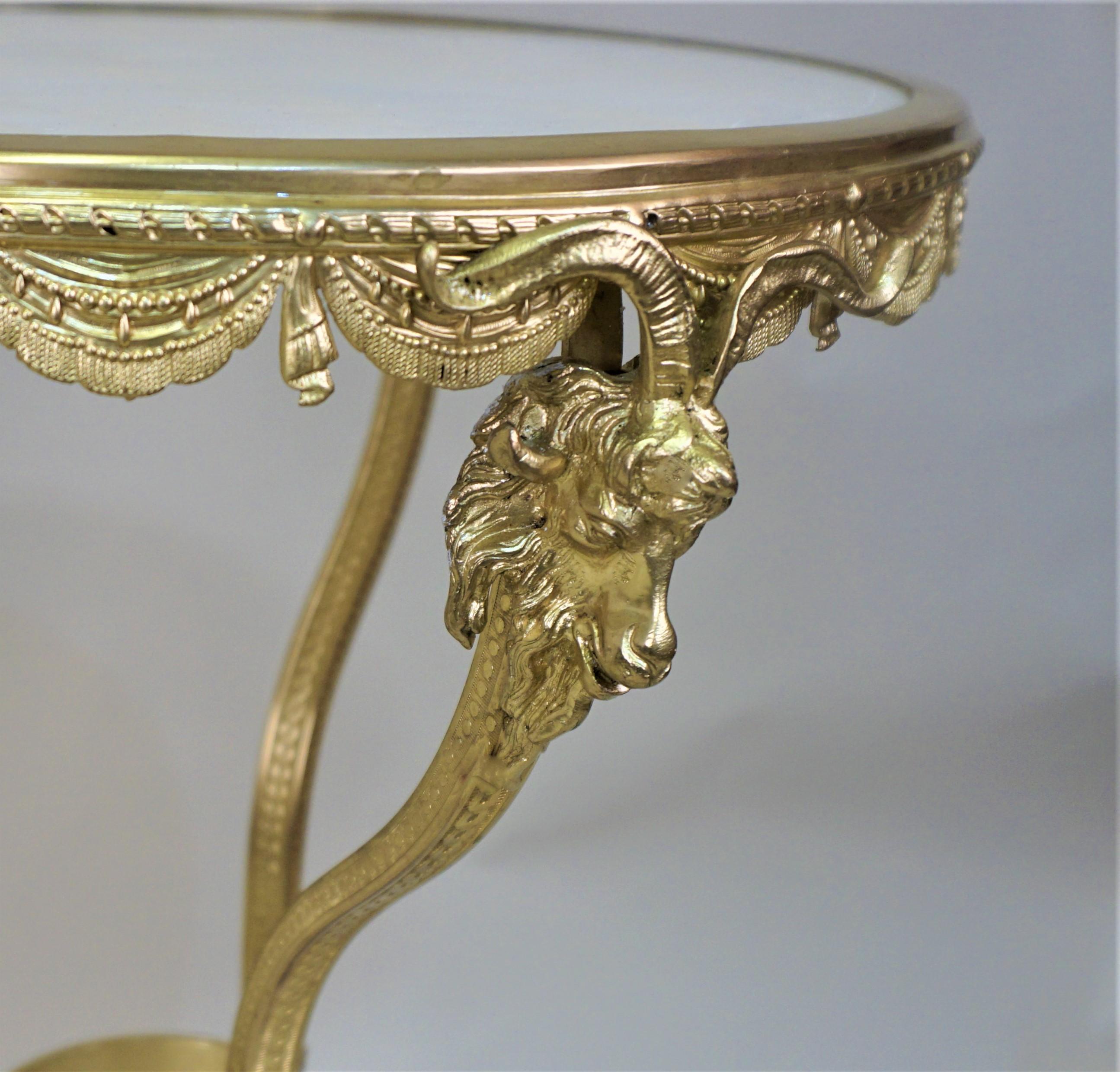 Français Table/table de chevet française du 19ème siècle en bronze et onyx en vente