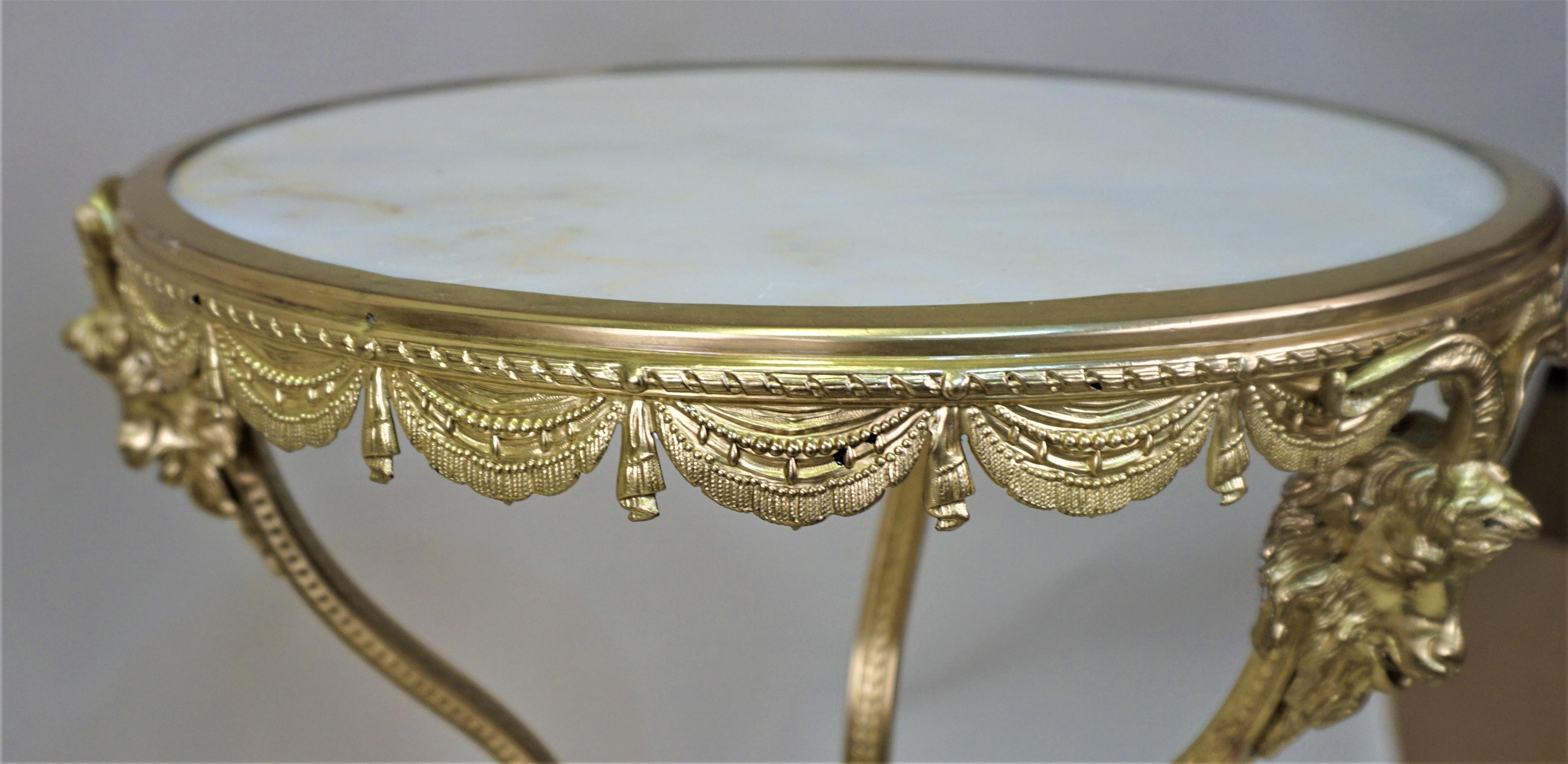 Table/table de chevet française du 19ème siècle en bronze et onyx Bon état - En vente à Fairfax, VA