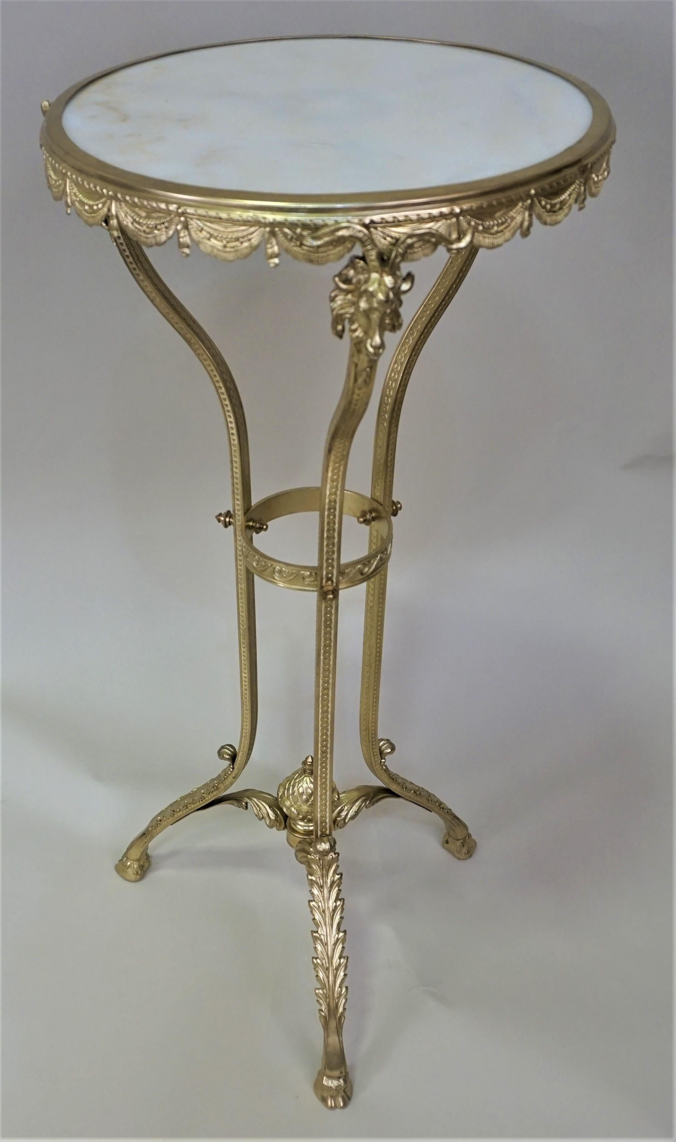 Bronze Table/table de chevet française du 19ème siècle en bronze et onyx en vente