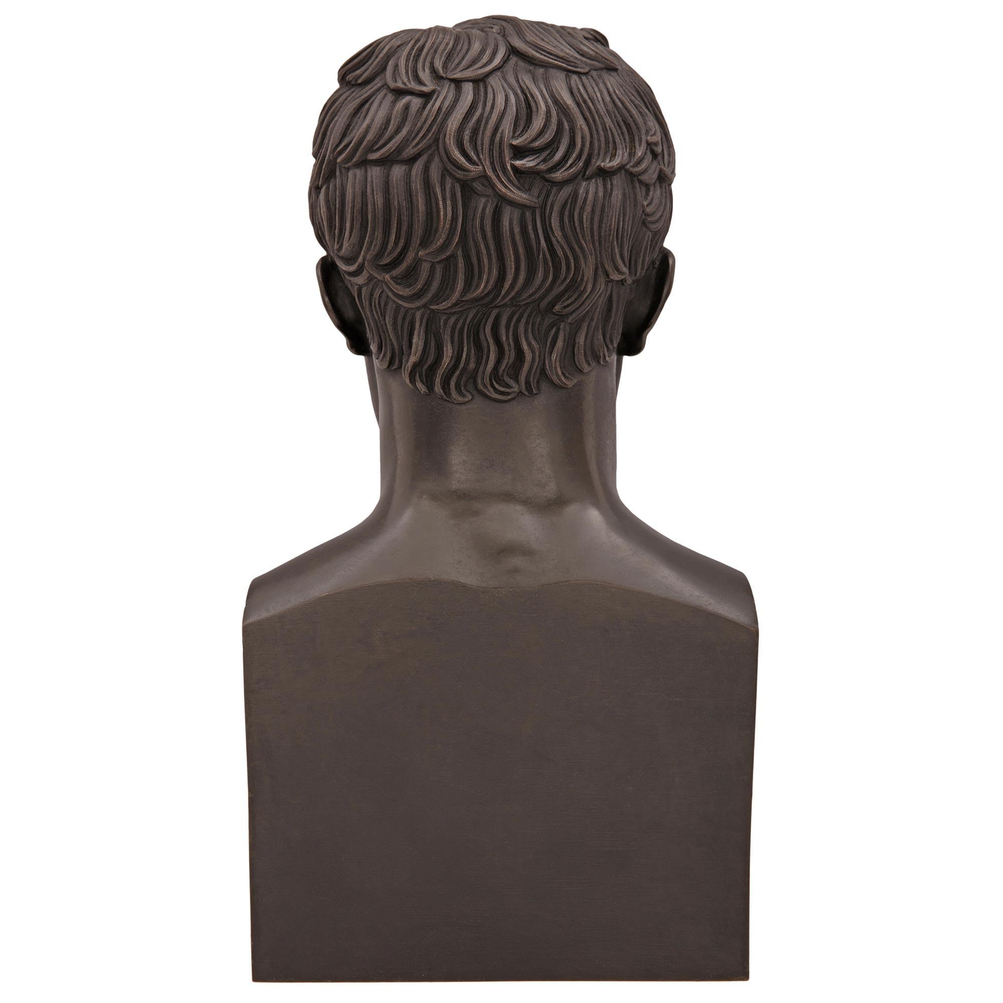 Patinato Busto in bronzo di Napoleone del XIX secolo, su modello di Antonio Canova in vendita