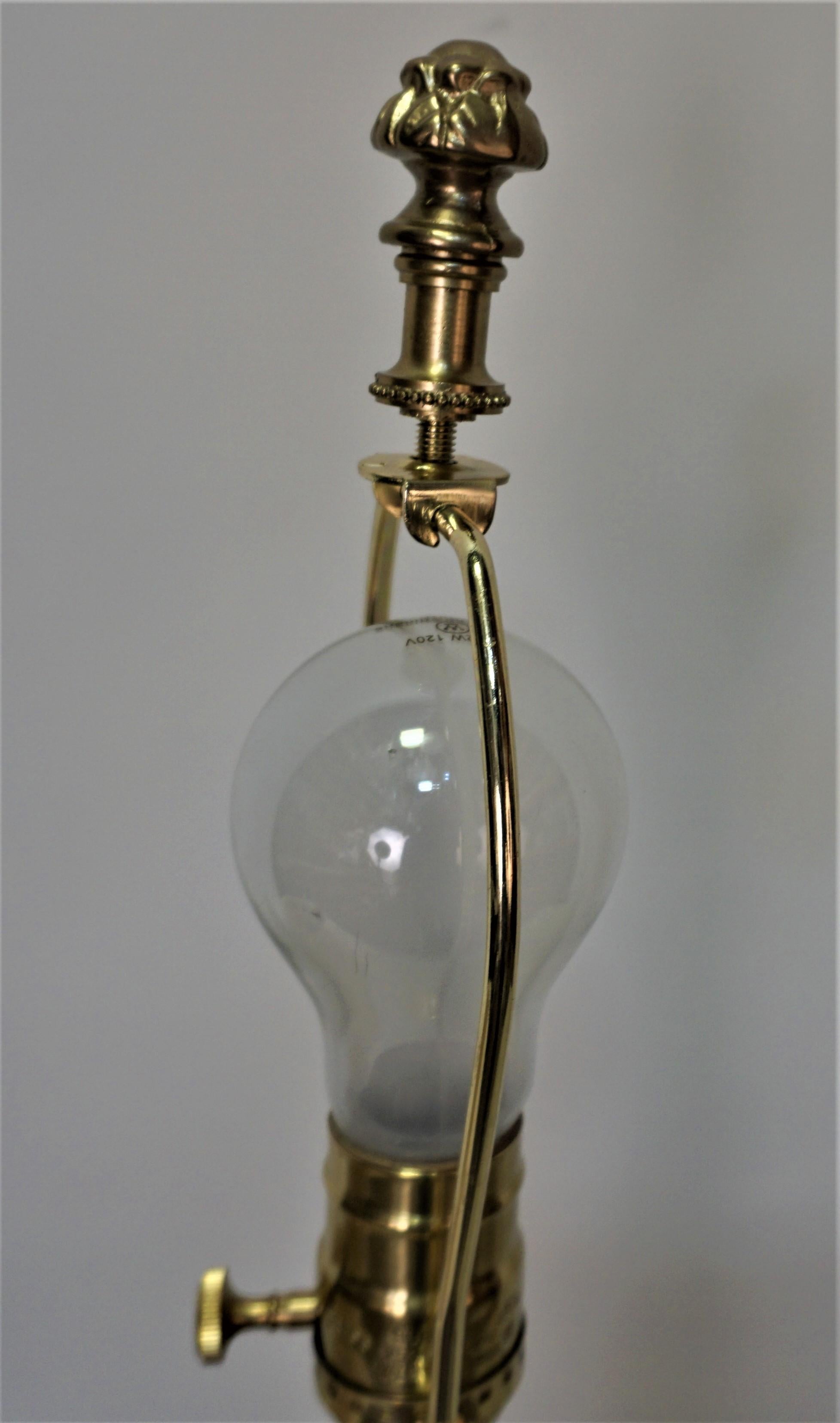 Französische Bronze-Kerzenleuchterlampe aus dem 19. Jahrhundert im Angebot 7