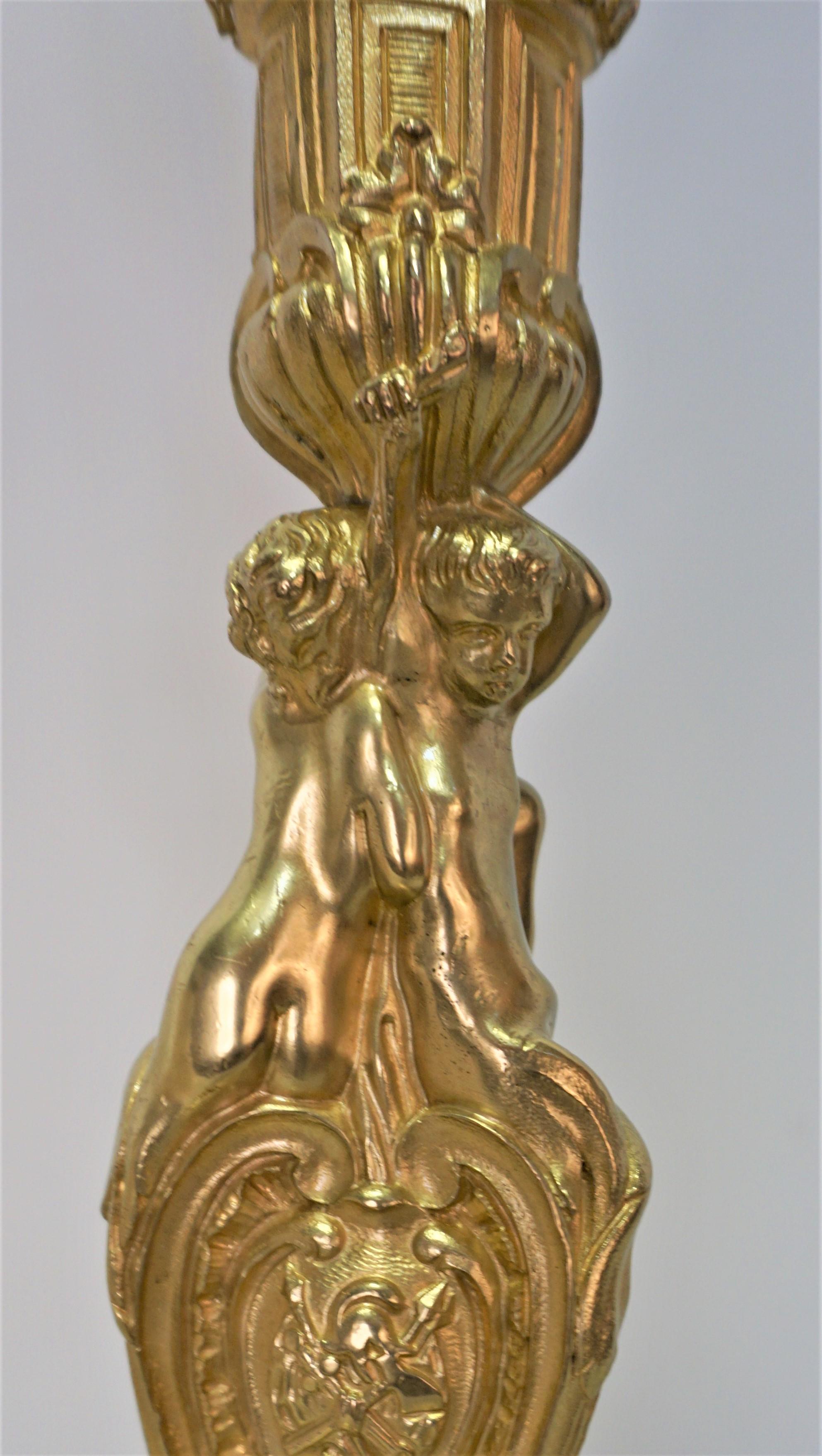 Französische Bronze-Kerzenleuchterlampe aus dem 19. Jahrhundert im Angebot 5