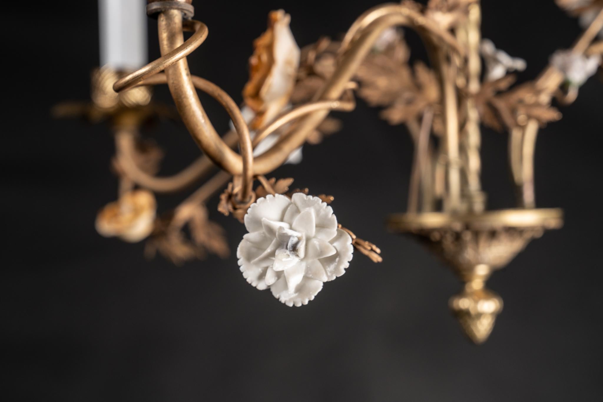 French 19th Century Bronze Chandelier with Porcelain Flowers For Sale 3