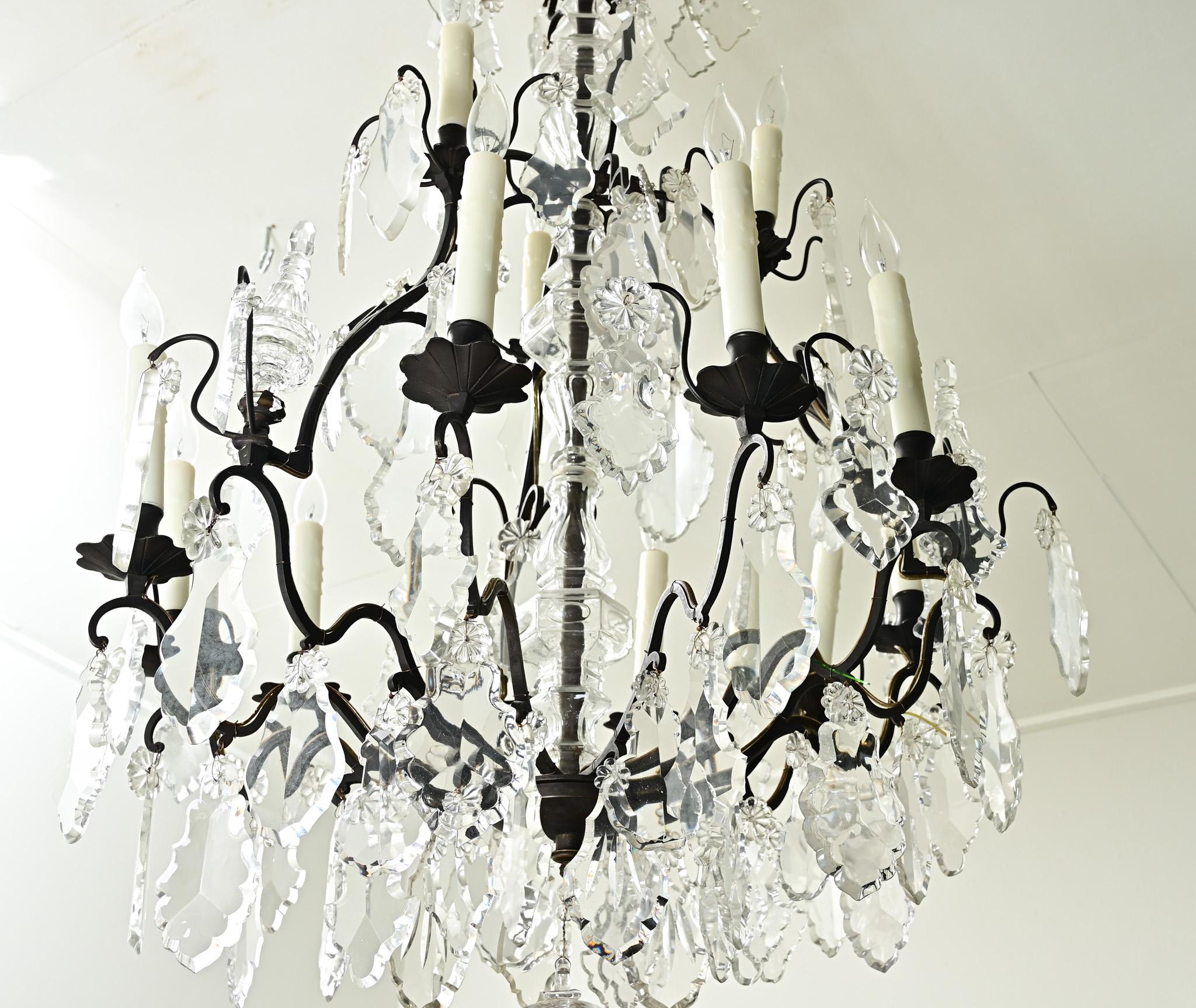 French 19th Century Bronze & Crystal Chandelier For Sale 1