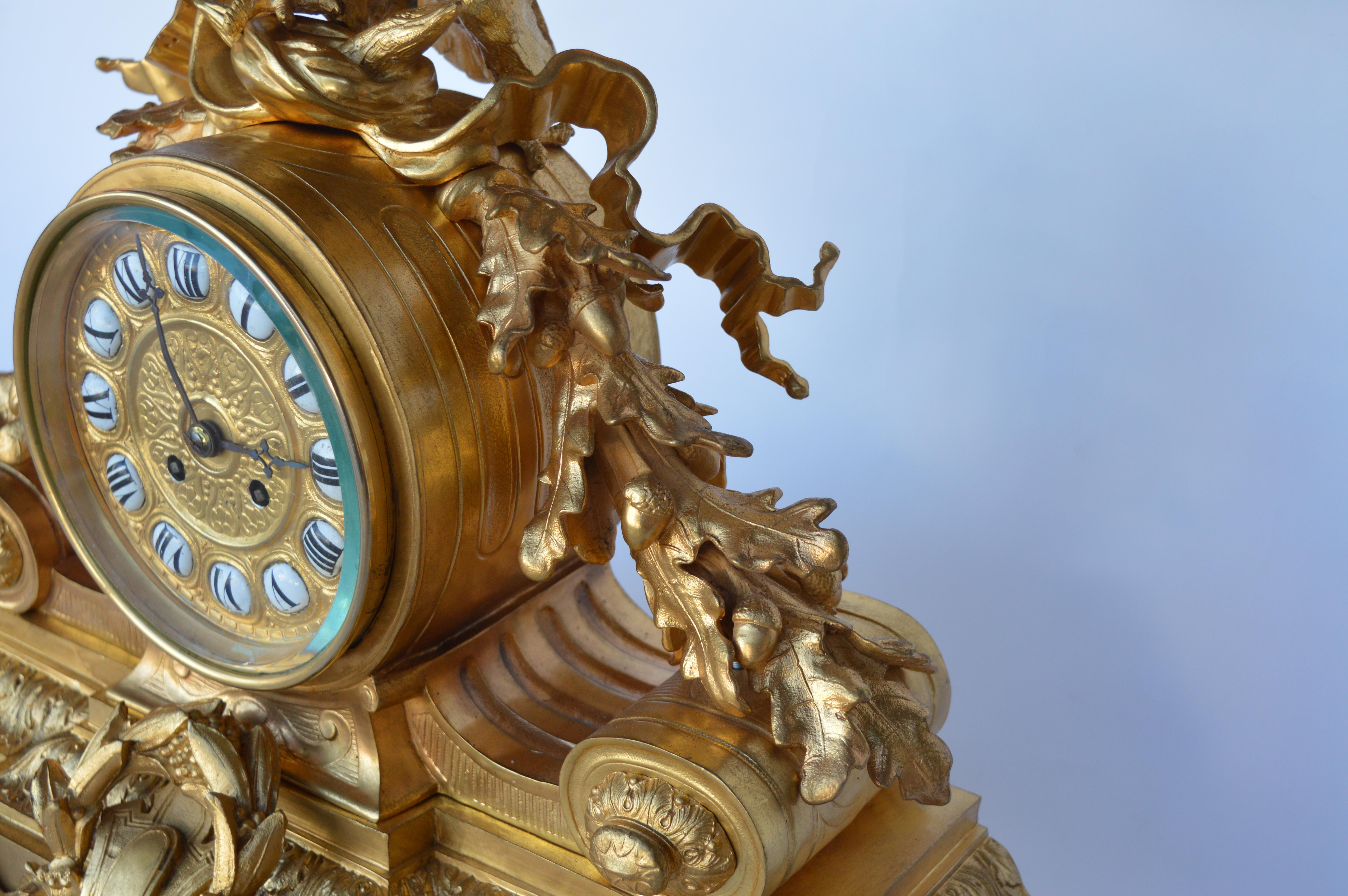 Bronze Horloge française du 19ème siècle en bronze et plaqué or en vente