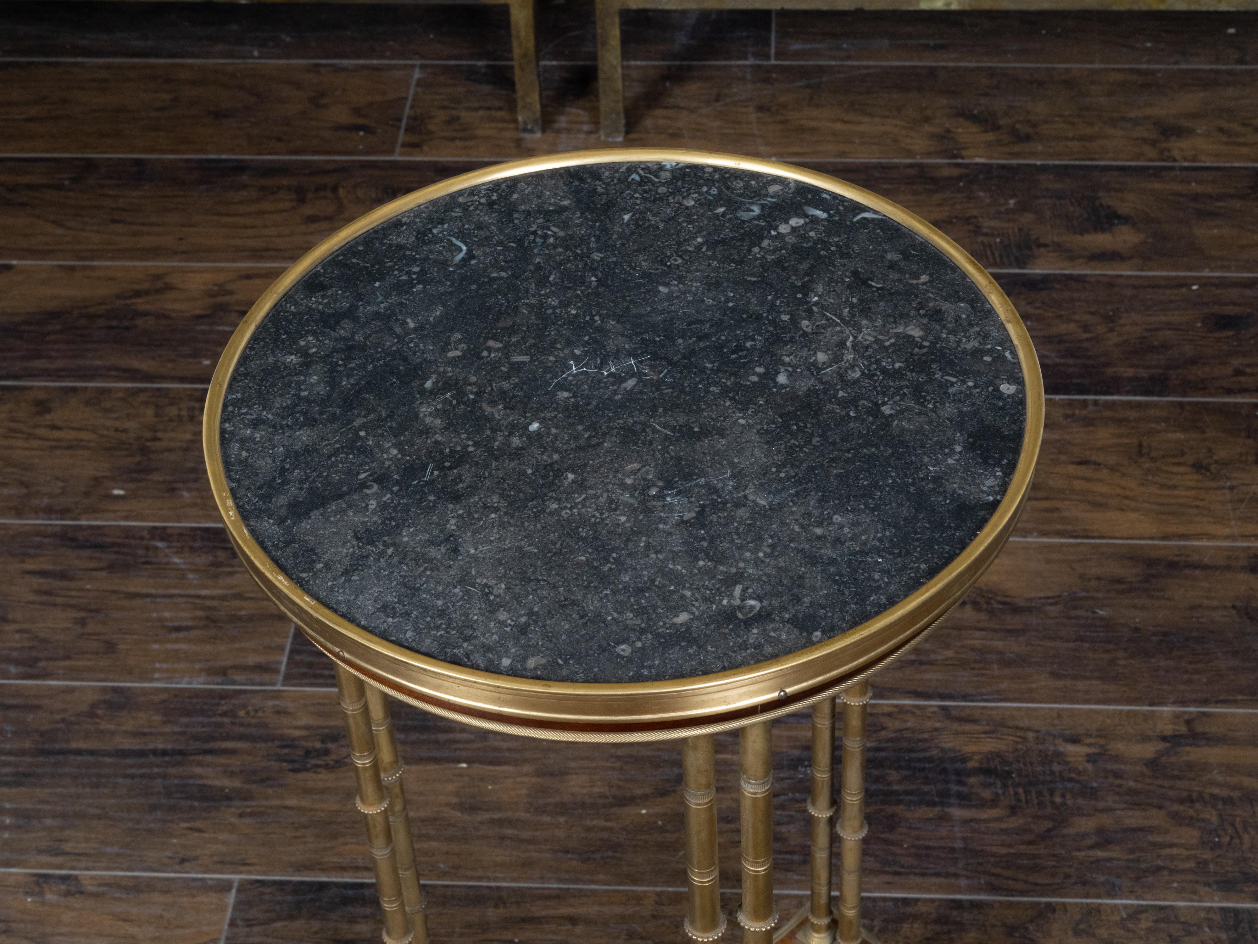 Bronze- Guridon-Tisch aus dem 19. Jahrhundert mit schwarzer Marmorplatte und Wurzelholz-Regale im Angebot 4