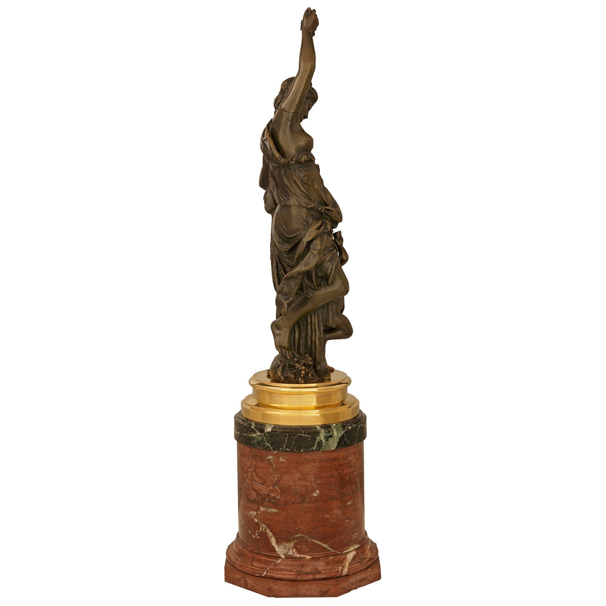 Luigi XVI Statue francesi del XIX secolo in bronzo, ormolu e marmo, firmate Carrier Belleuse in vendita