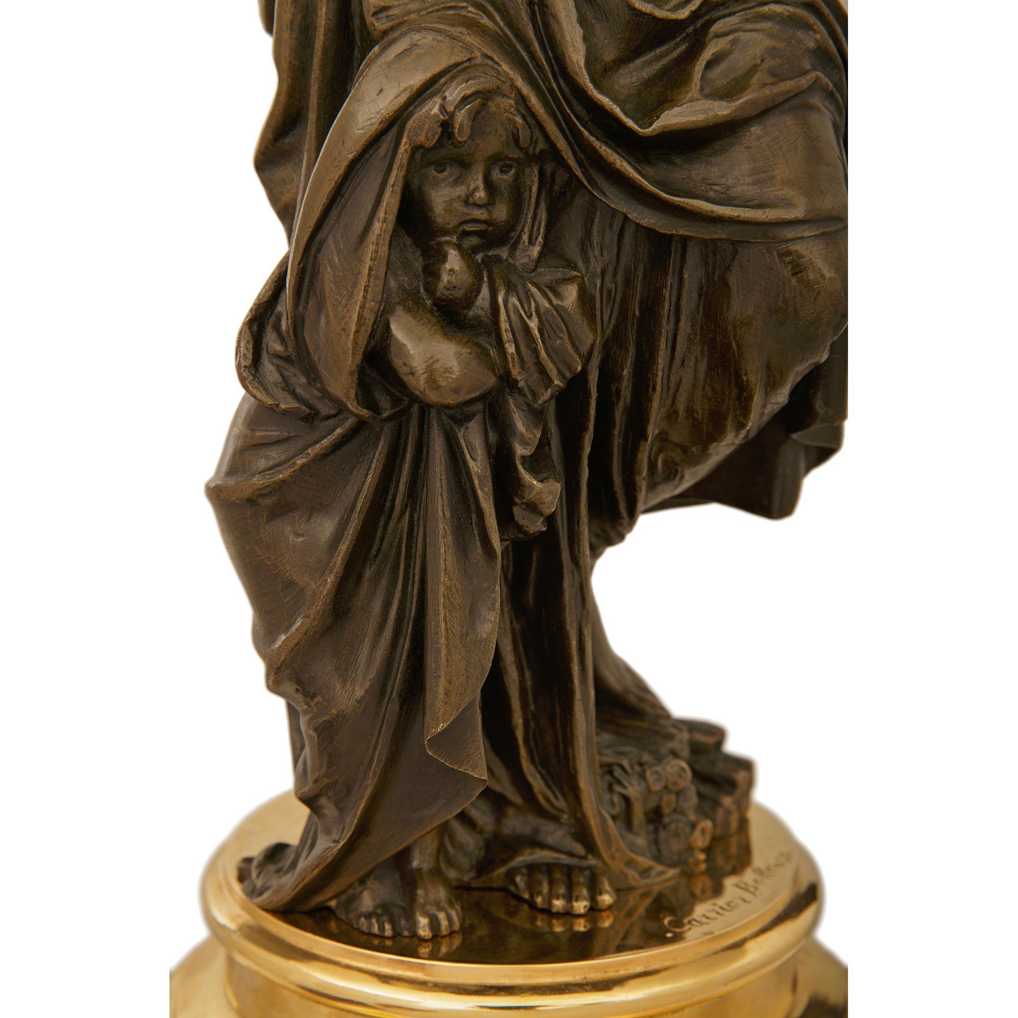 Statue francesi del XIX secolo in bronzo, ormolu e marmo, firmate Carrier Belleuse In condizioni buone in vendita a West Palm Beach, FL