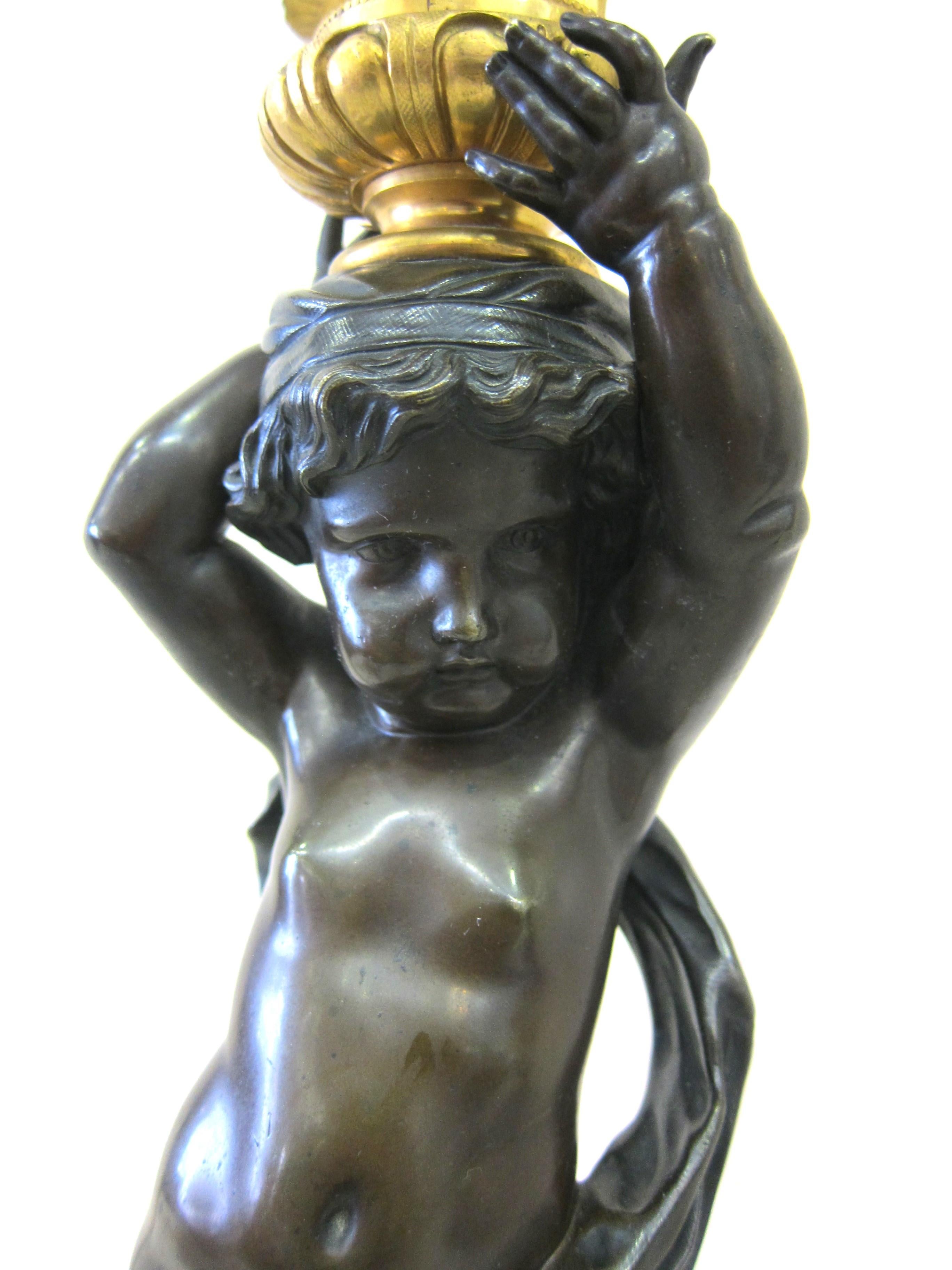 Pareja de Candelabros Putti de Bronce Franceses del Siglo XIX en Bueno estado para la venta en New York, NY