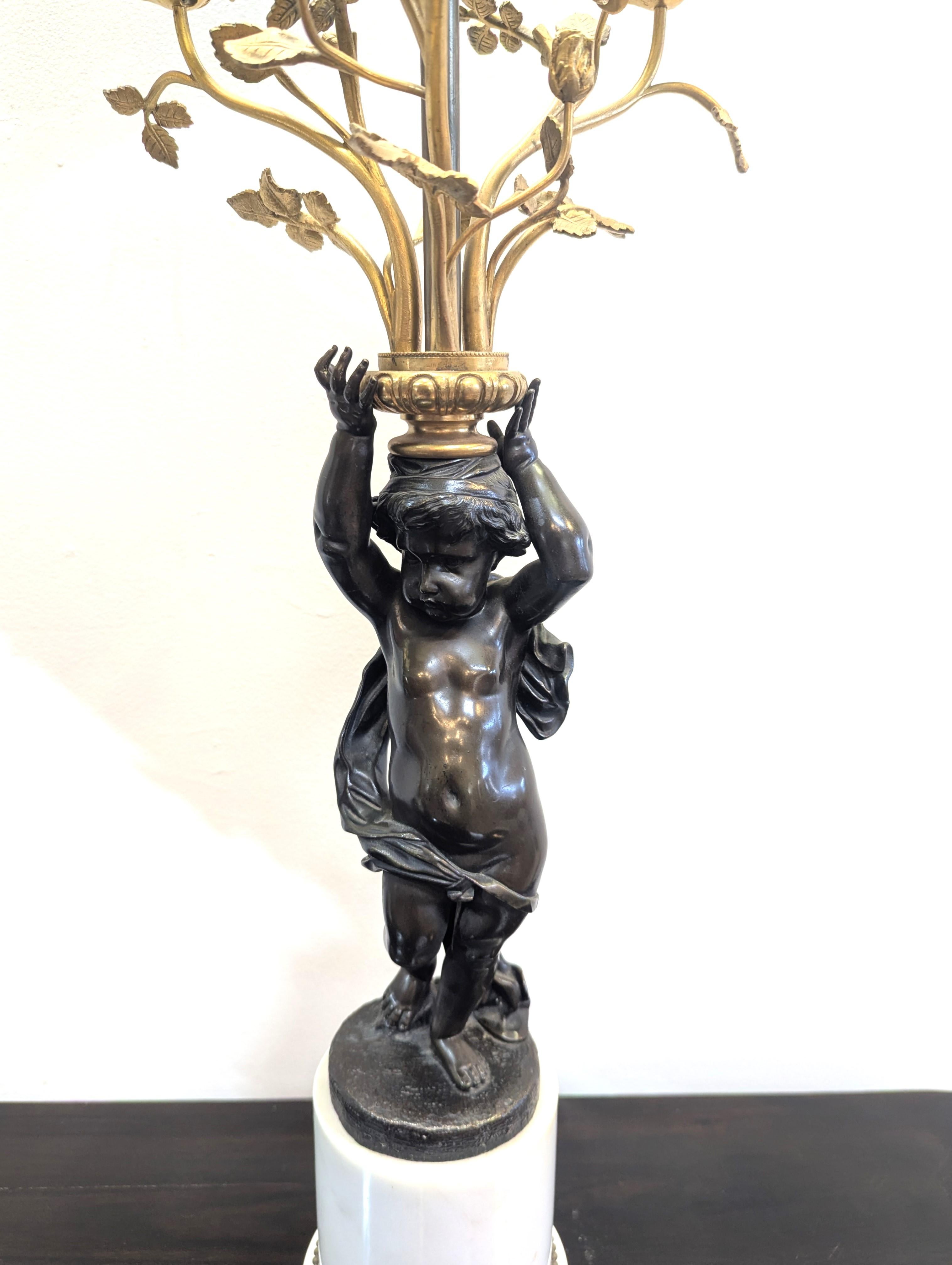 Pareja de Candelabros Putti de Bronce Franceses del Siglo XIX en venta 1