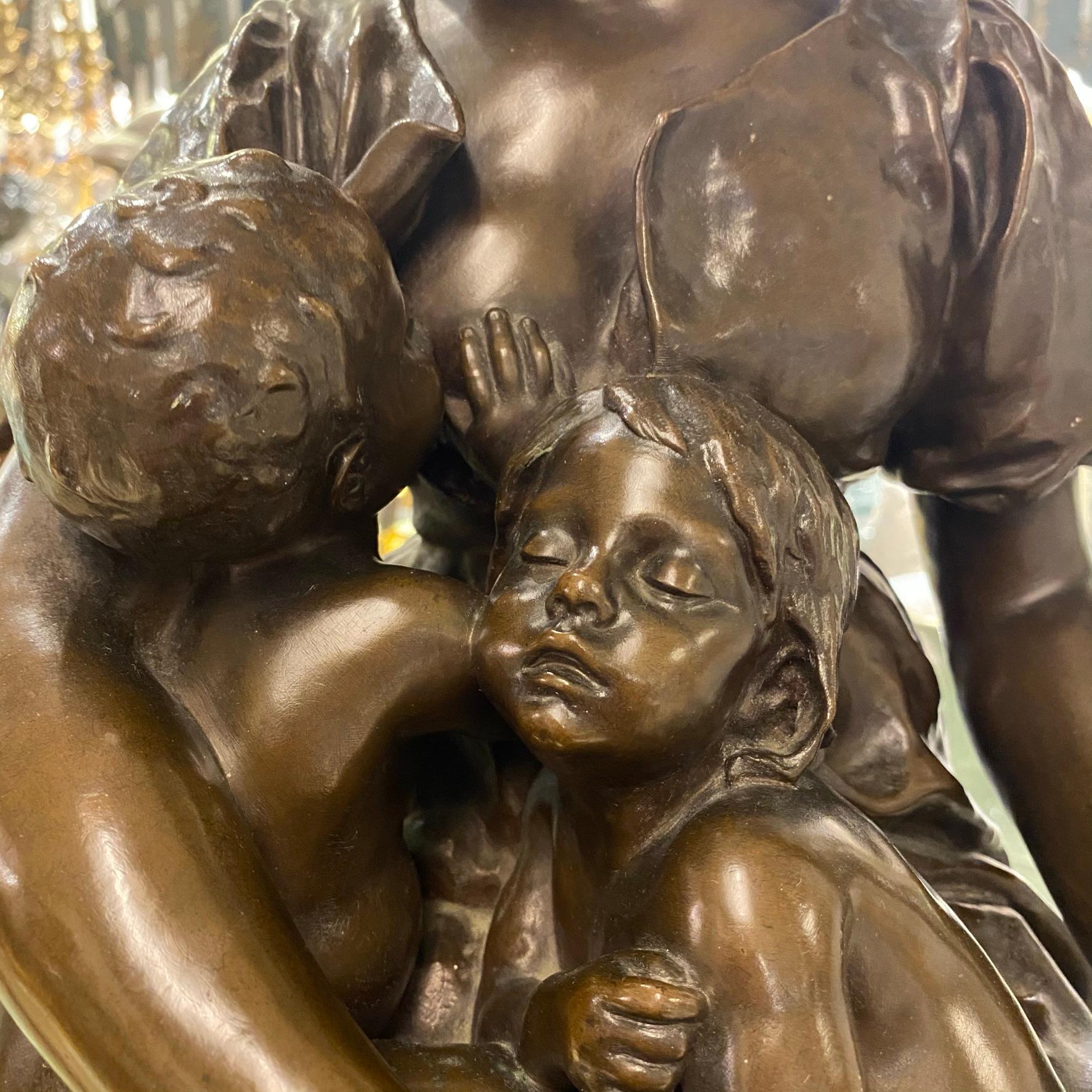 Sculpture en bronze du 19ème siècle d'après Paul Dubois intitulée La Charité 1