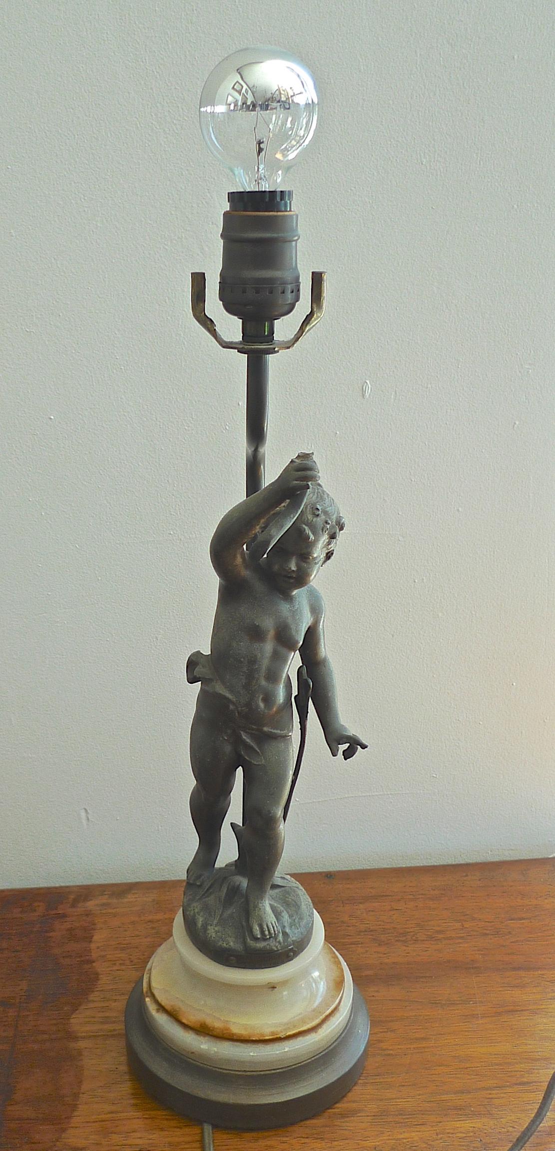 Statuette française en bronze du 19ème siècle sur Stand en marbre transformé en lampe de bureau Abîmé - En vente à Santa Monica, CA