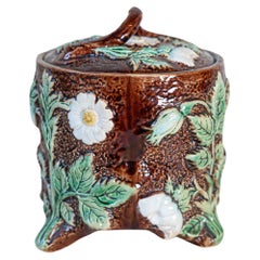 JAR à couvercle en majolique brune du XIXe siècle avec décor floral moulé