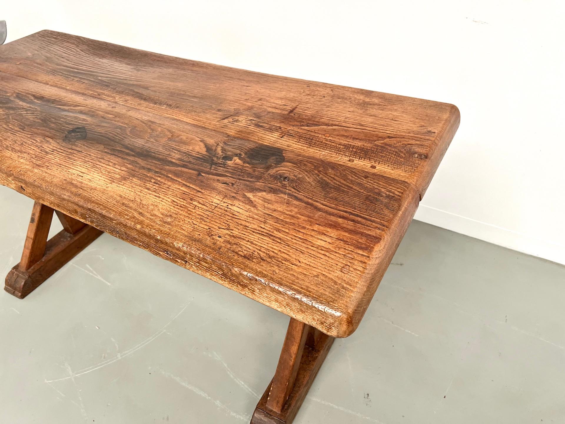 Table en chêne brutaliste française du 19e siècle en vente 3