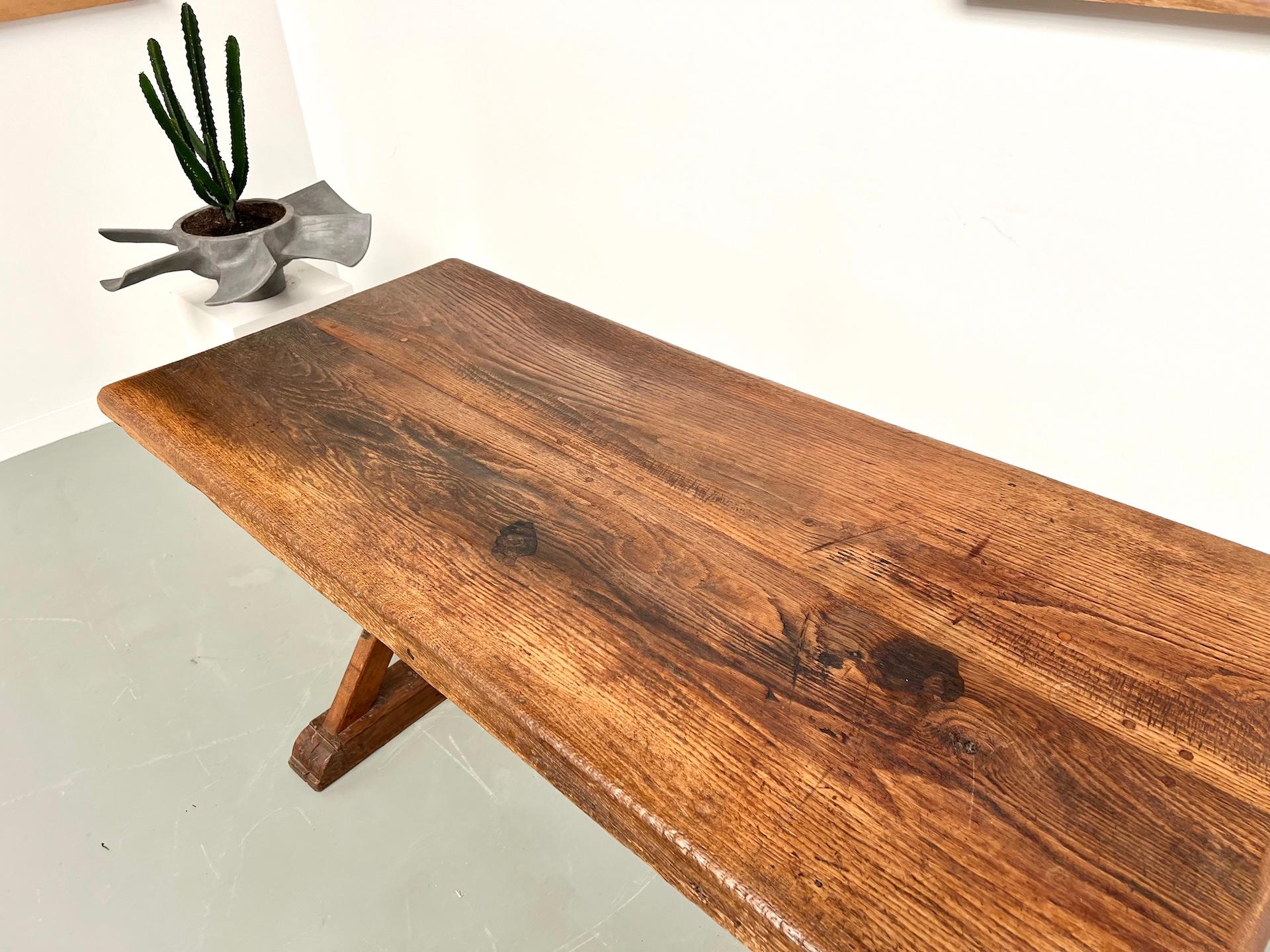 Table en chêne brutaliste française du 19e siècle en vente 4