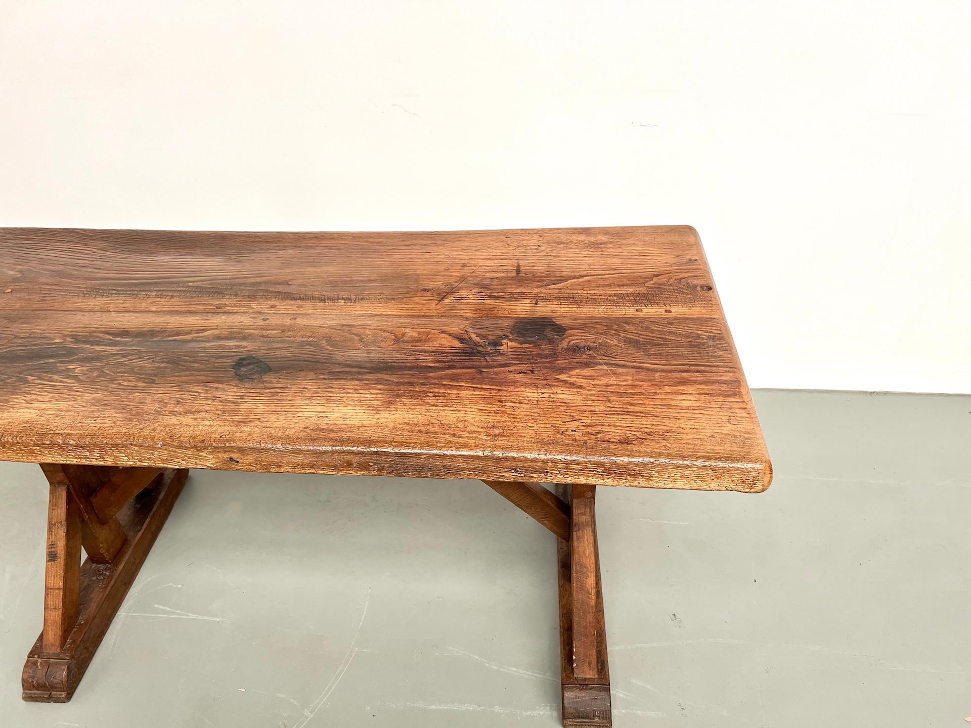 Table en chêne brutaliste française du 19e siècle en vente 5