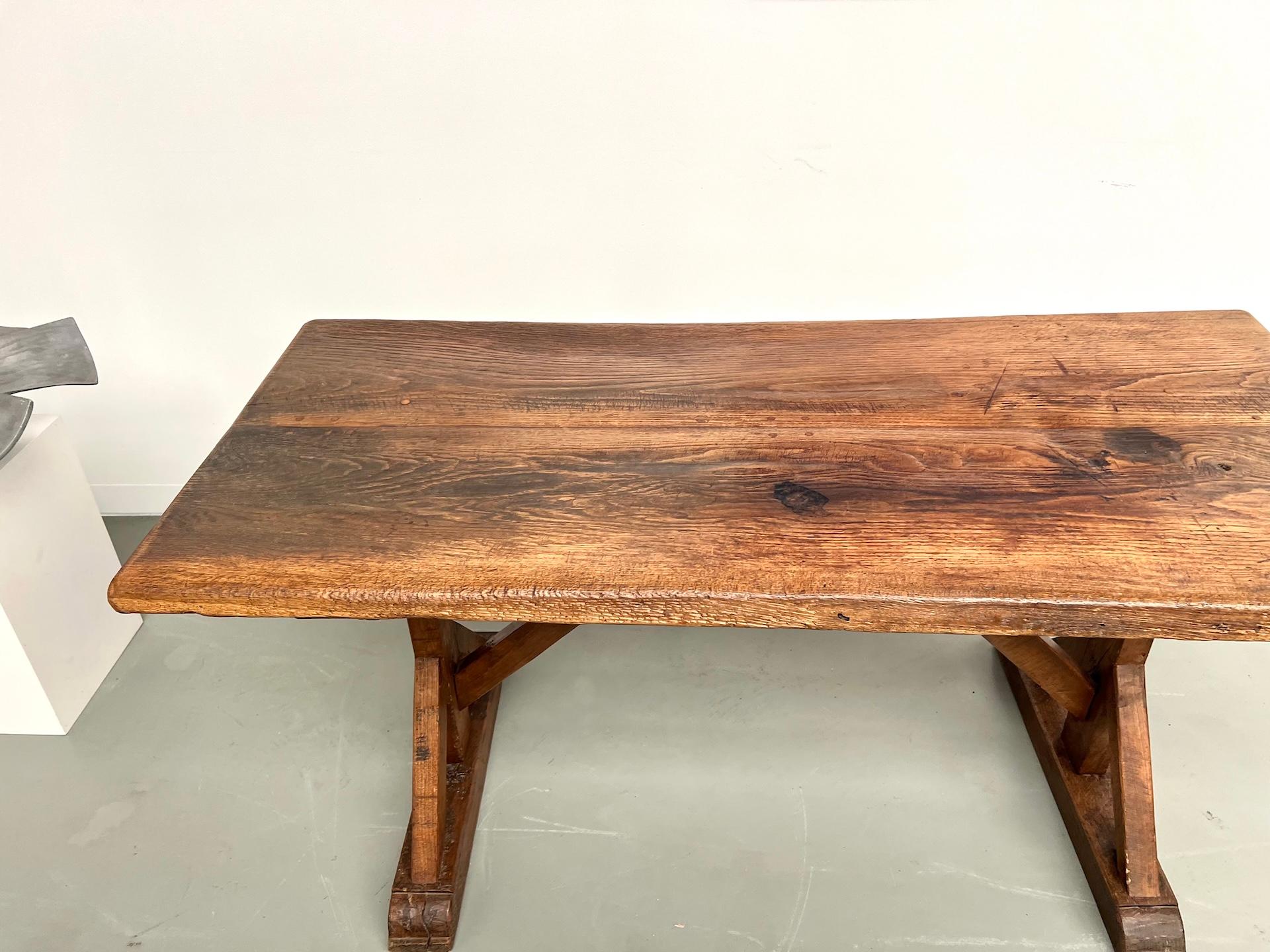 Table en chêne brutaliste française du 19e siècle en vente 6