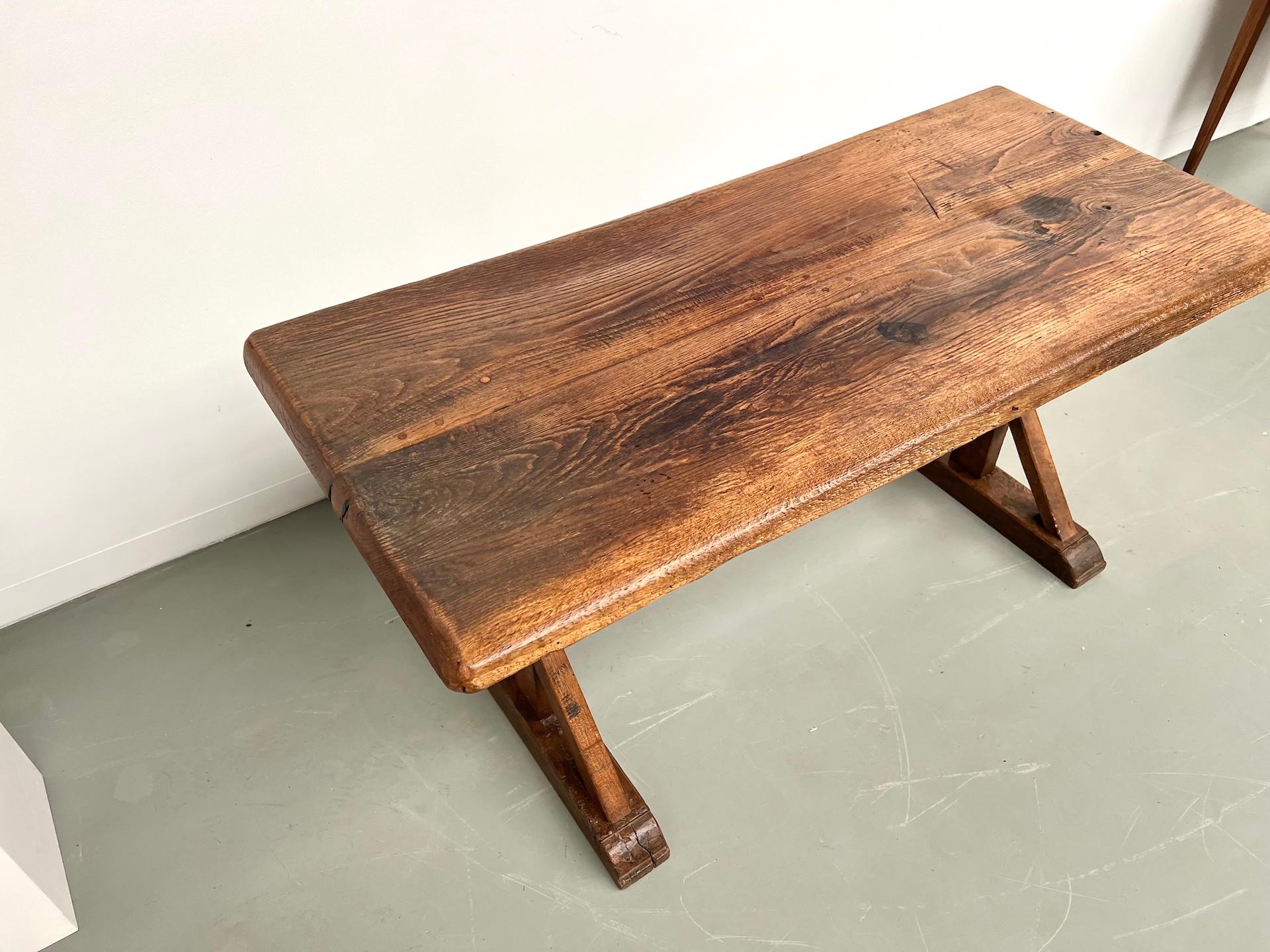 Table en chêne brutaliste française du 19e siècle en vente 7