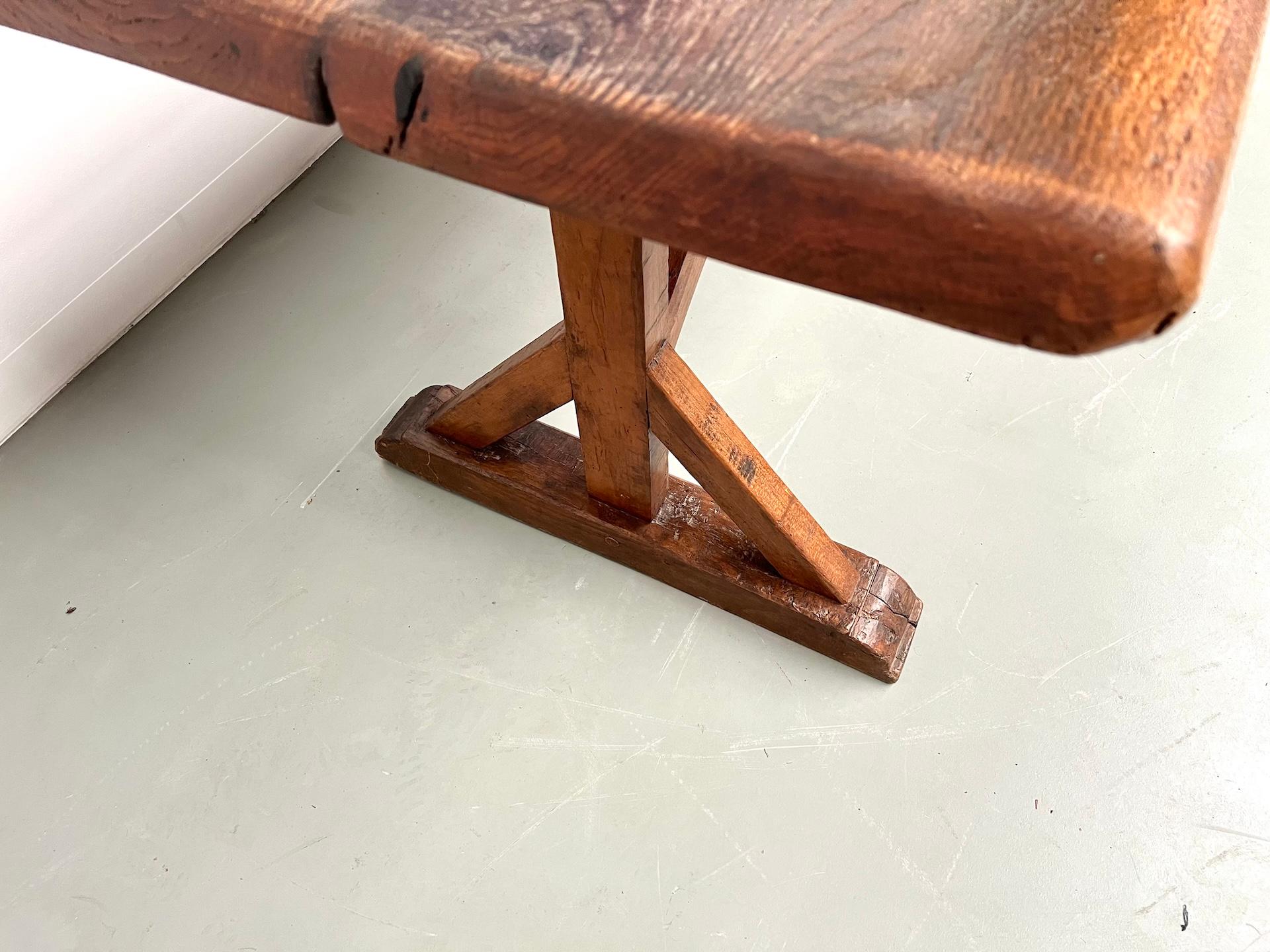 Table en chêne brutaliste française du 19e siècle en vente 8