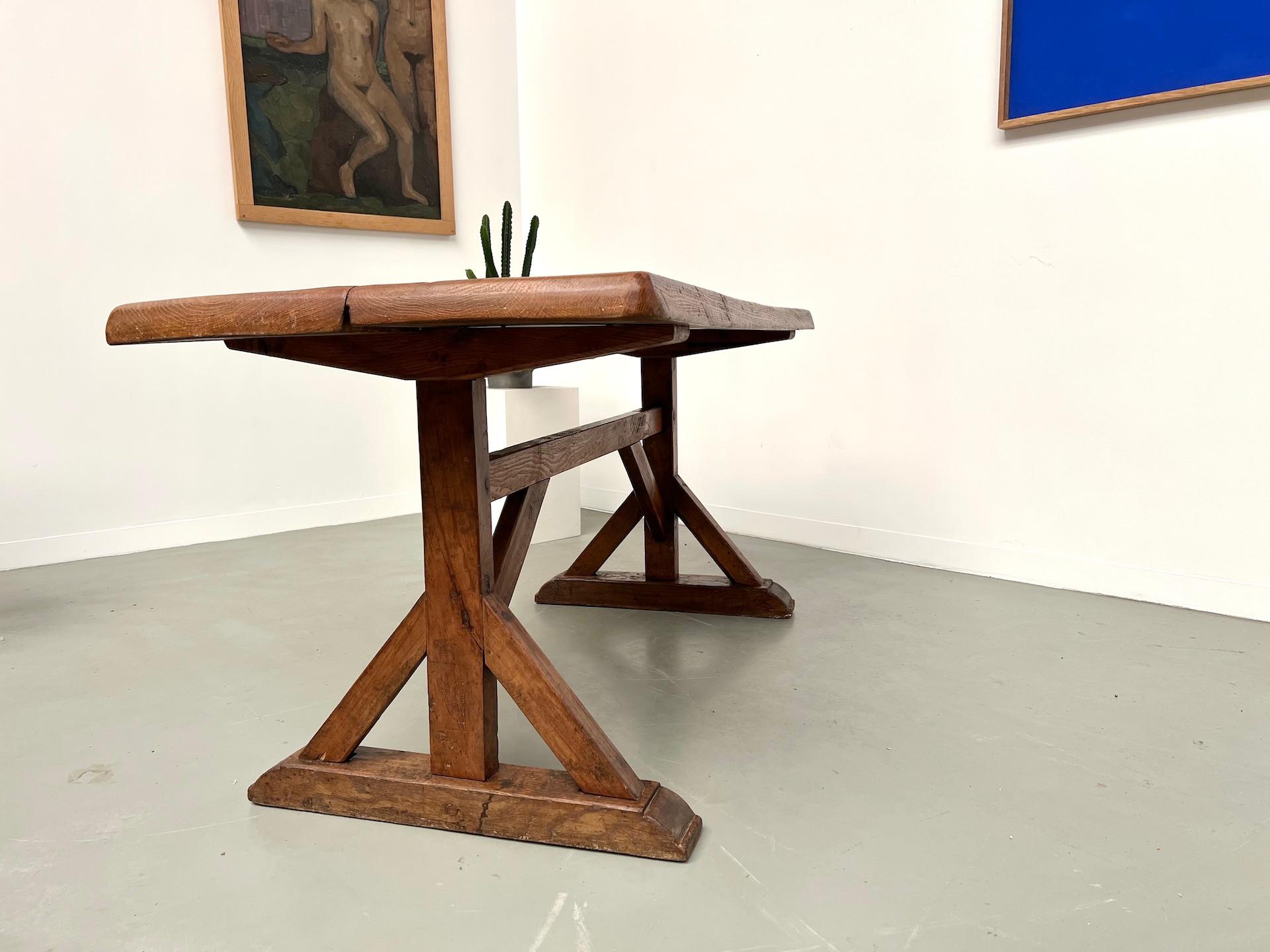 Table en chêne brutaliste française du 19e siècle en vente 12