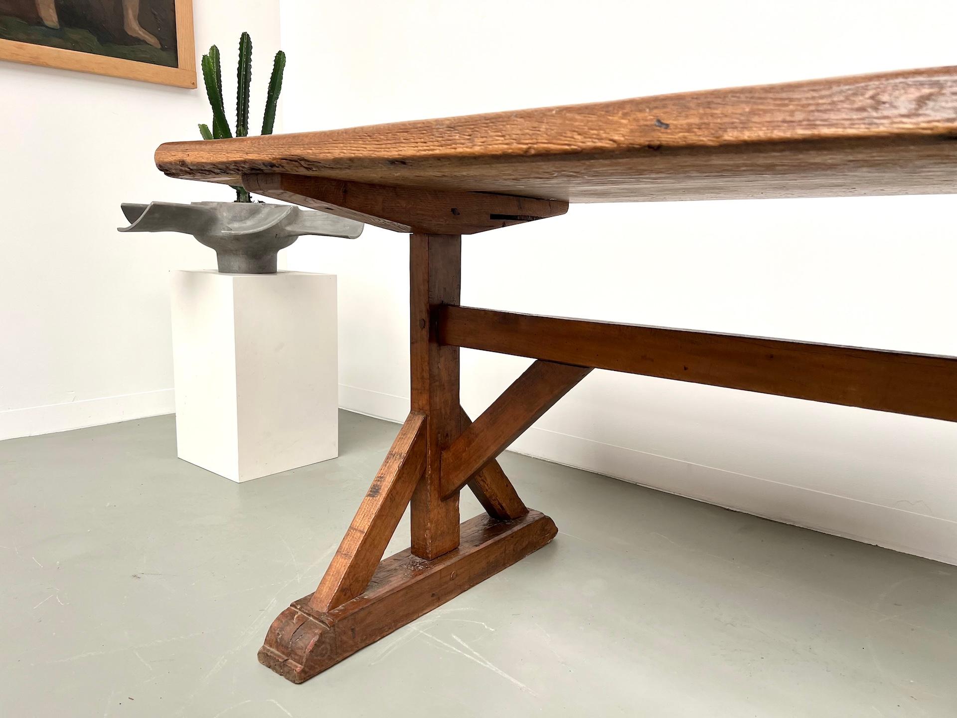Table en chêne brutaliste française du 19e siècle Bon état - En vente à LYON, FR