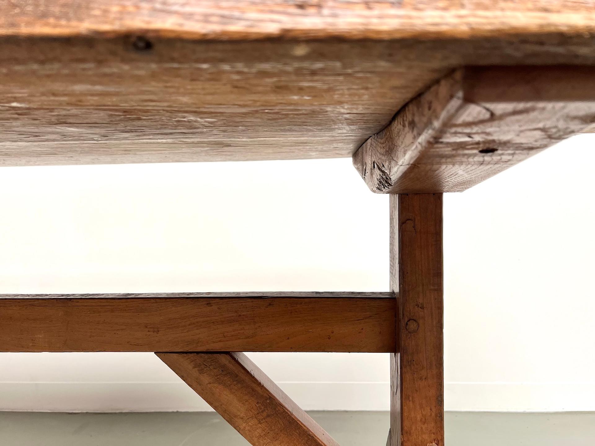 Table en chêne brutaliste française du 19e siècle en vente 1