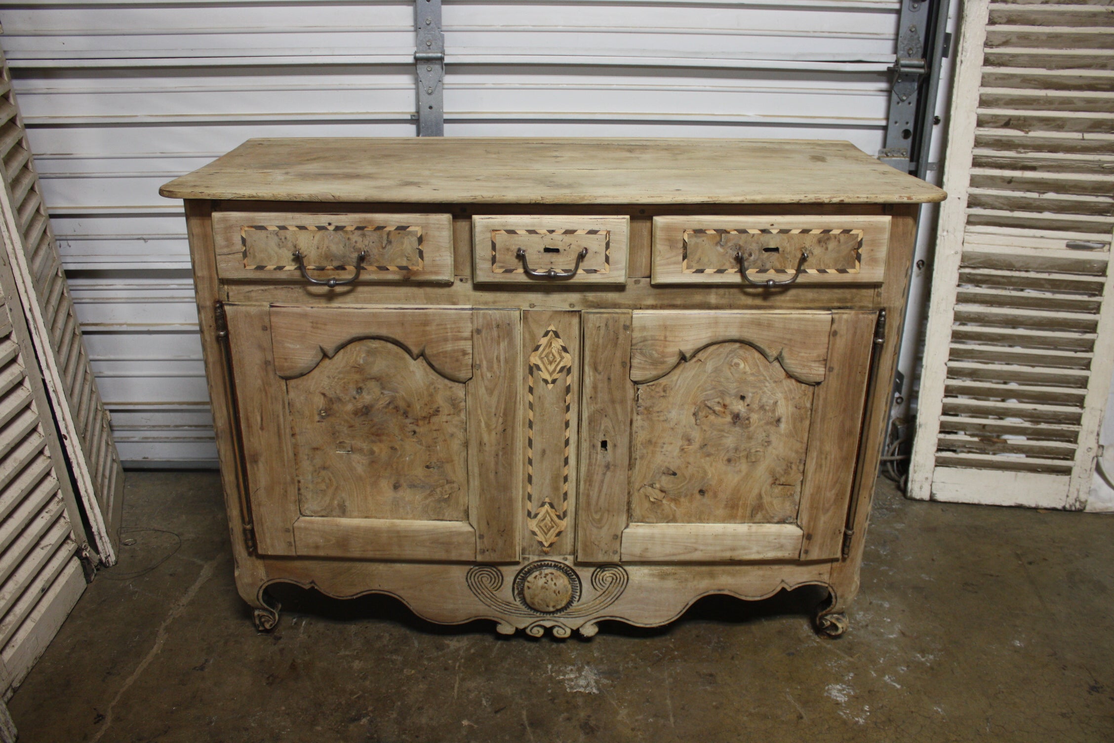 What an amazing buffet with inlay and elm in the center doors. This buffet comes from the south west of France.