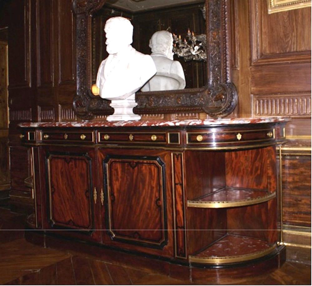 Français Buffet français du 19ème siècle avec plateau en marbre Royal Rouge de Languedoc en vente
