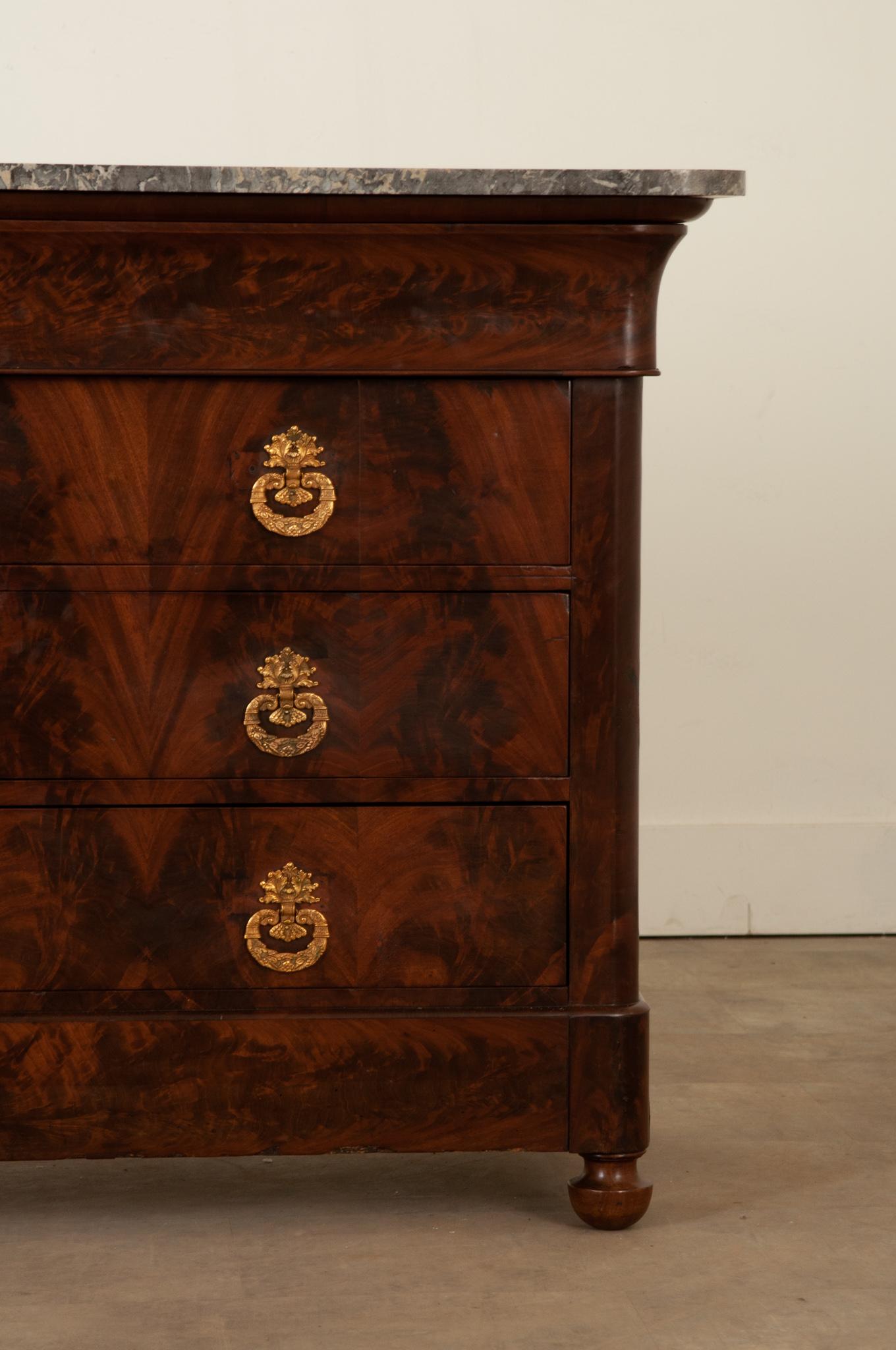 French 19th Century Burl Mahogany Louis Philippe Commode In Good Condition In Baton Rouge, LA
