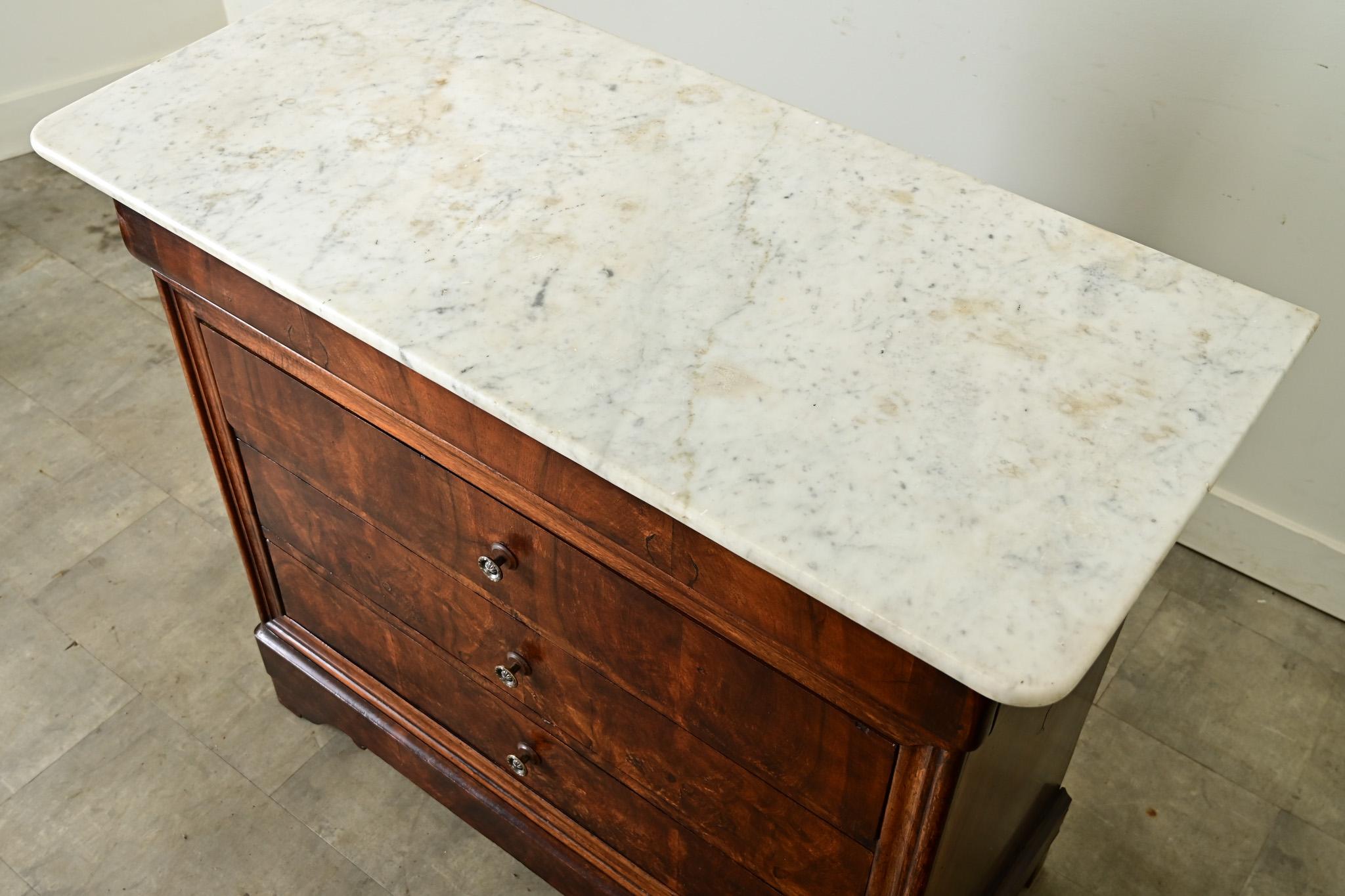 Francese Commode francese del XIX secolo in radica di noce Louis Philippe in vendita