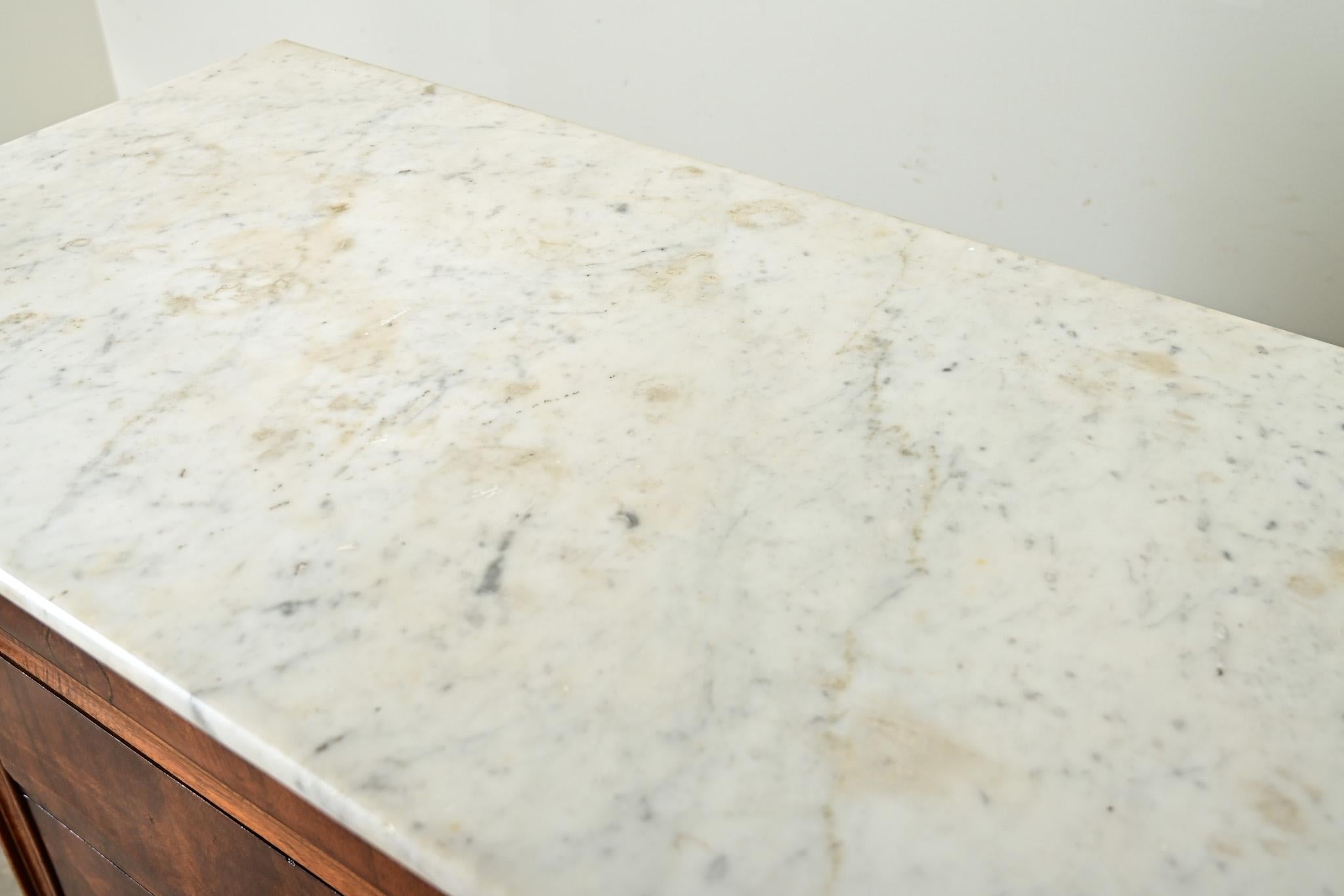 Impiallacciato Commode francese del XIX secolo in radica di noce Louis Philippe in vendita
