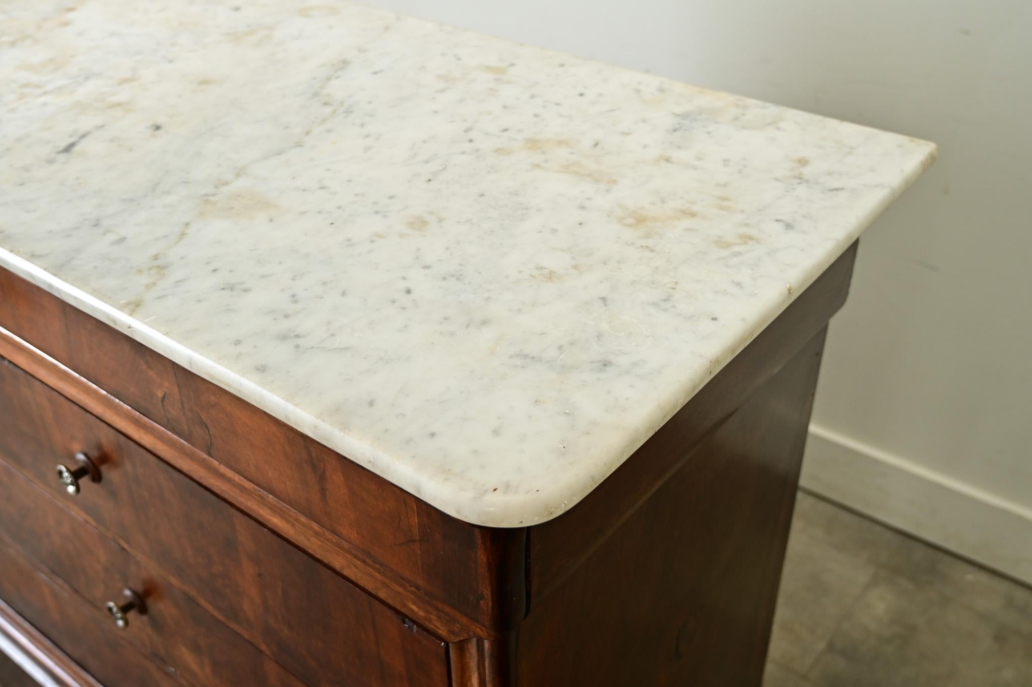 Commode francese del XIX secolo in radica di noce Louis Philippe In condizioni buone in vendita a Baton Rouge, LA