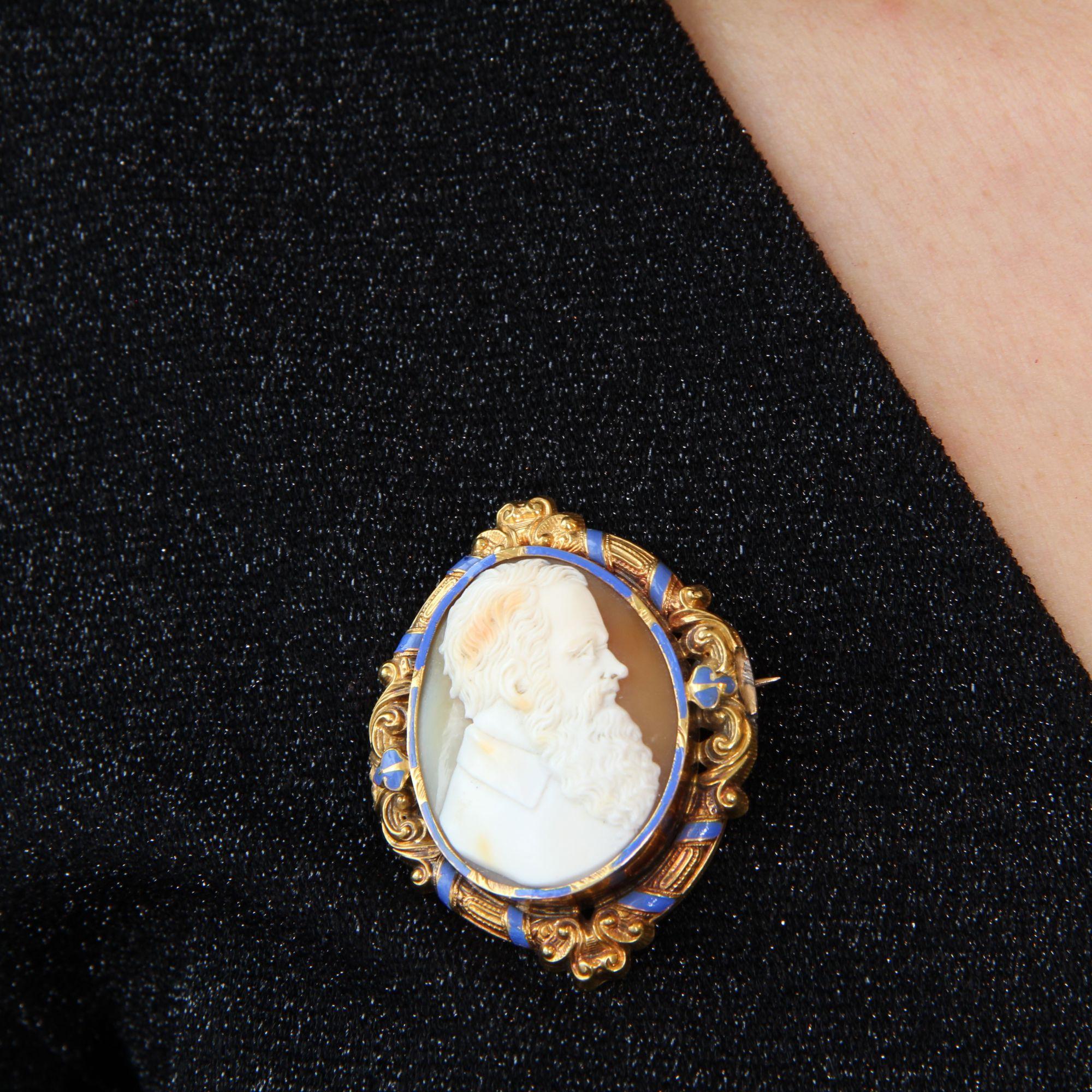French 19th Century Cameo Enamel 18 Karat Yellow Gold Brooch Earrings Set For Sale 1