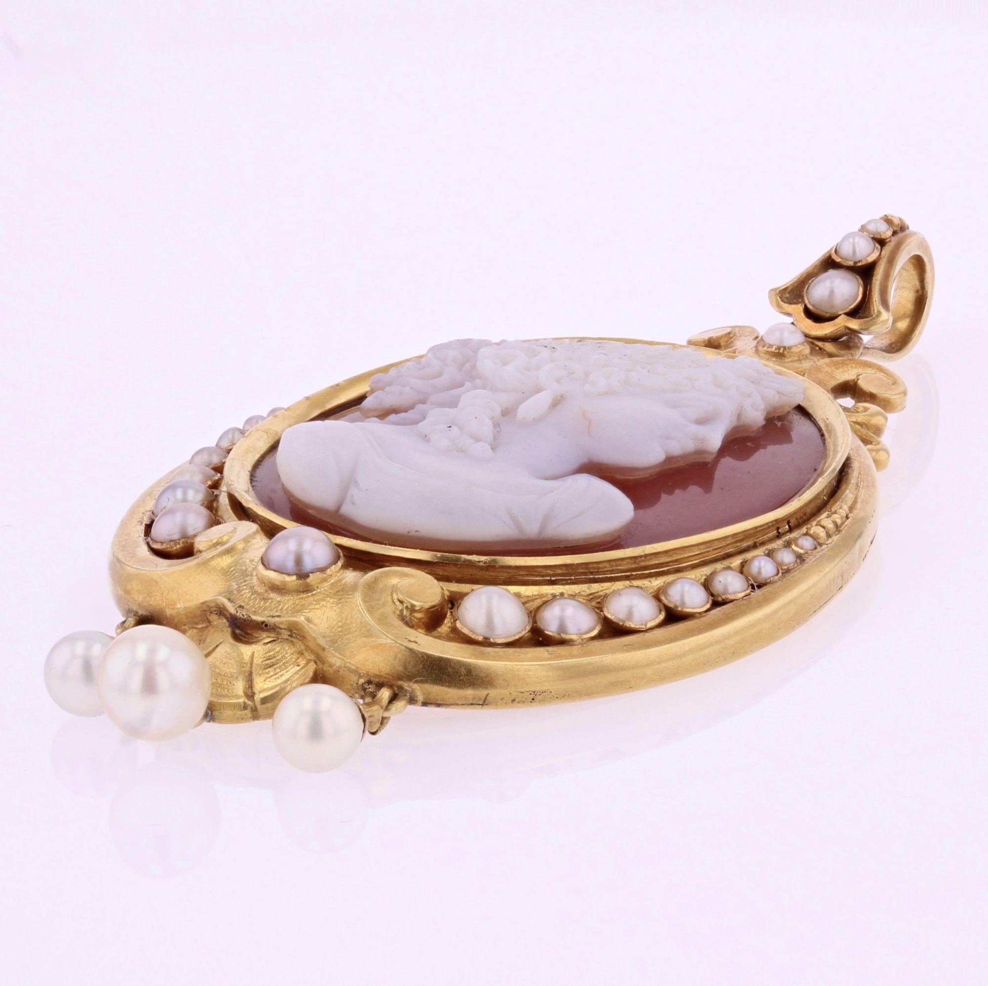 French 19th Century Cameo Natural Pearls 18 Karat Yellow Gold Pendant For Sale 5