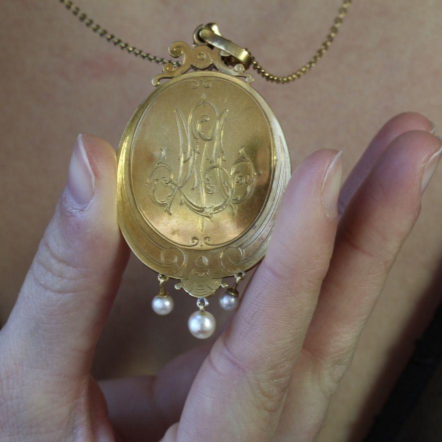 Pendentif en or jaune 18 carats avec came en perles naturelles du XIXe sicle en vente 14